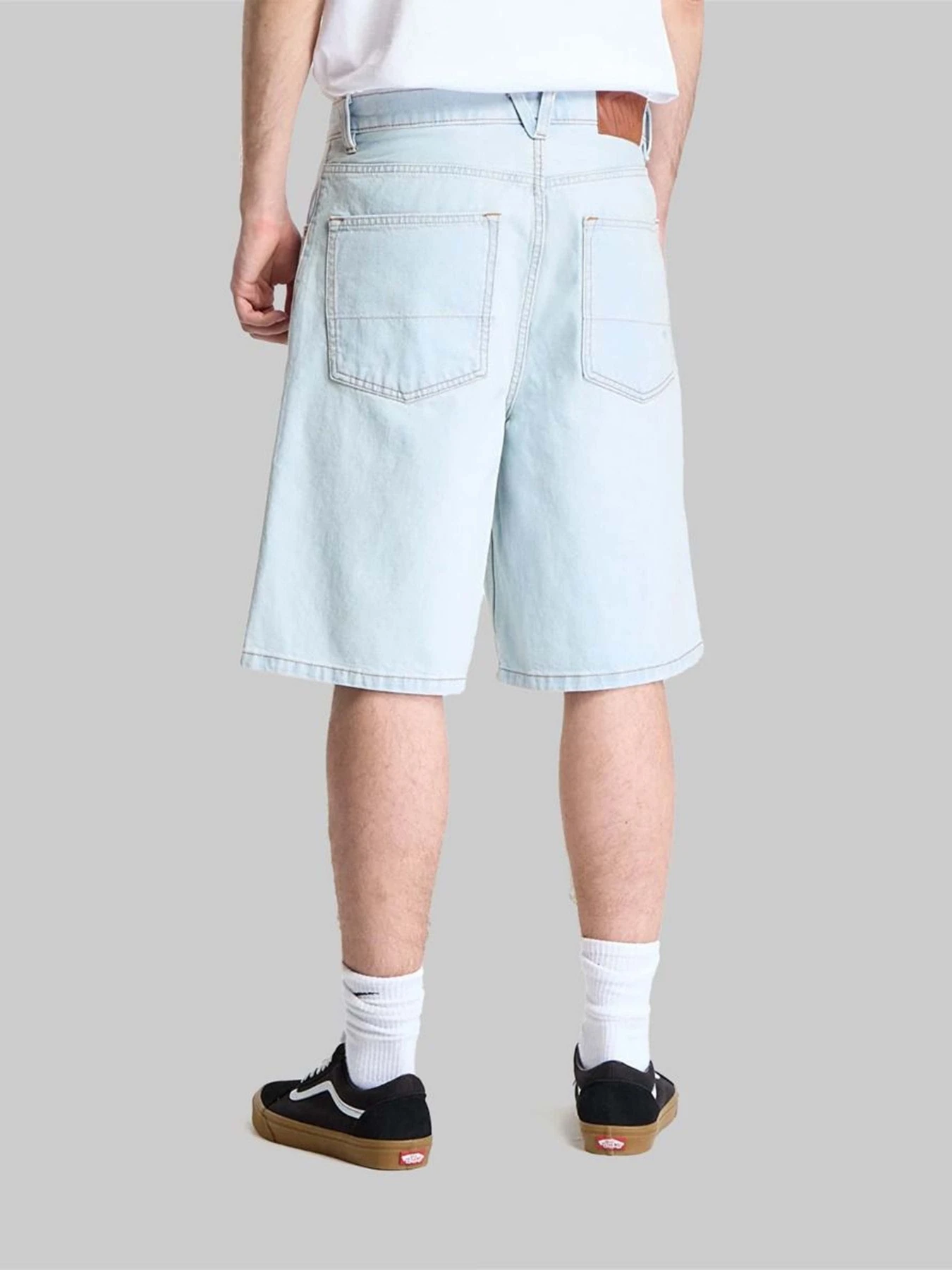 Шорты Vans LX CHECK-5 BAGGY DENIM SHORT модель VN000T7CCYR1 Шорты Vans LX CHECK-5 BAGGY DENIM SHORT модель VN000T7CCYR1 Фото