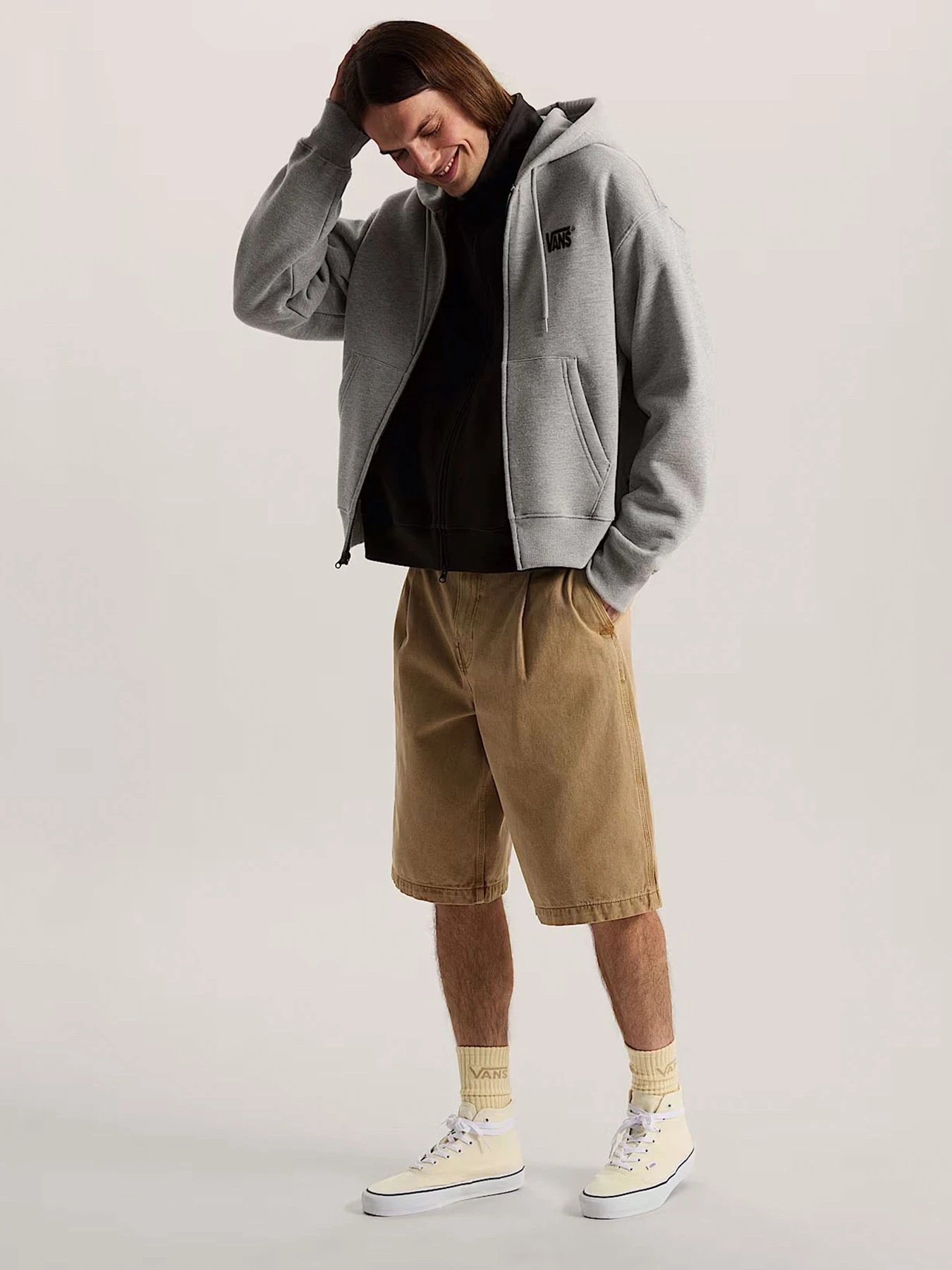 Худи и свитшоты Vans STACKED HI PULLOVER модель VN00105P02F1 Худи и свитшоты Vans STACKED HI PULLOVER модель VN00105P02F1 Фото