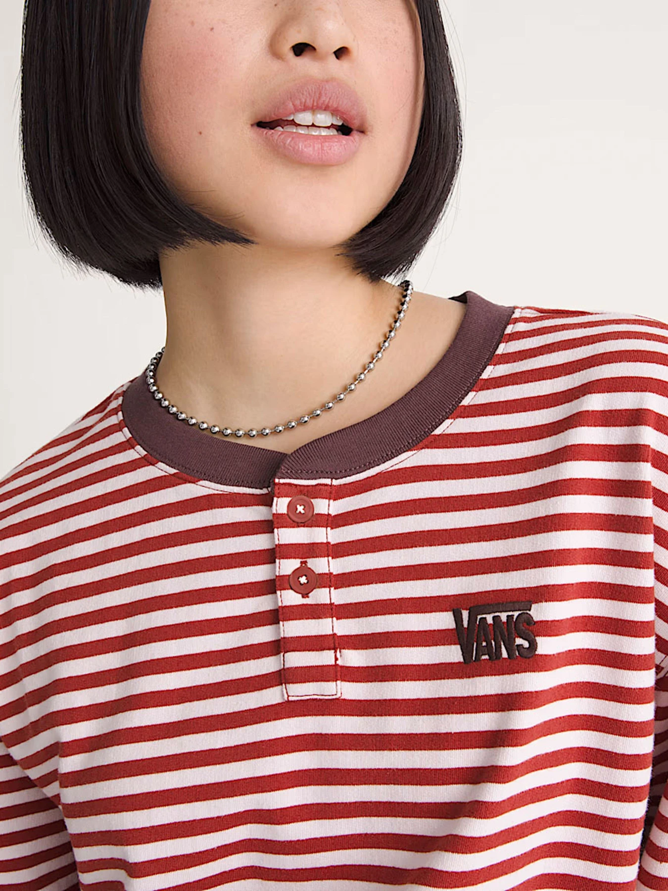 Свитеры и кардиганы Vans MOLLY HENLEY PULLOVER модель VN000XFKHGM1 Свитеры и кардиганы Vans MOLLY HENLEY PULLOVER модель VN000XFKHGM1 Фото