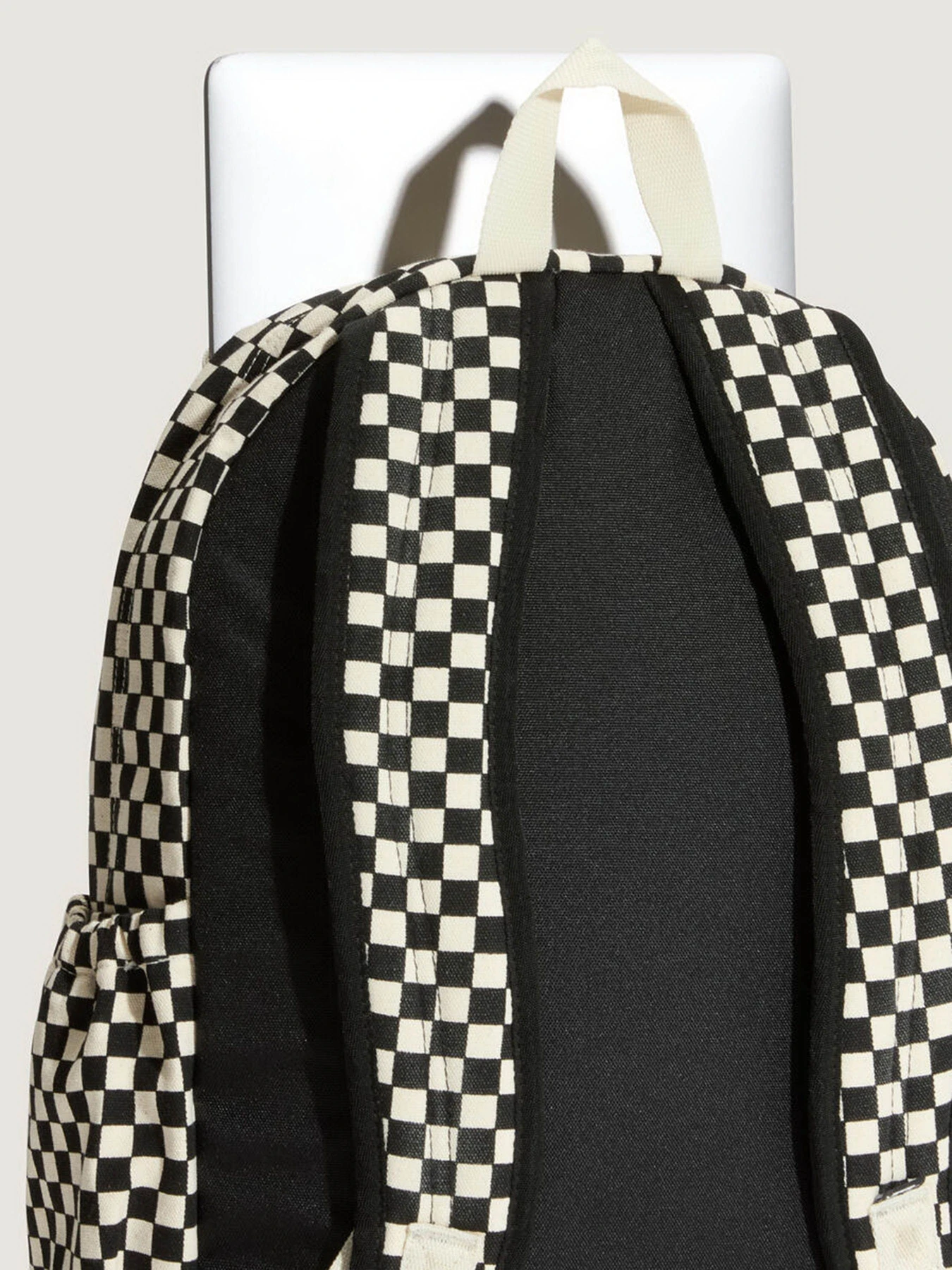 Рюкзаки Vans NEW SKOOL BACKPACK модель VN000XJGBF51 Рюкзаки Vans NEW SKOOL BACKPACK модель VN000XJGBF51 Фото
