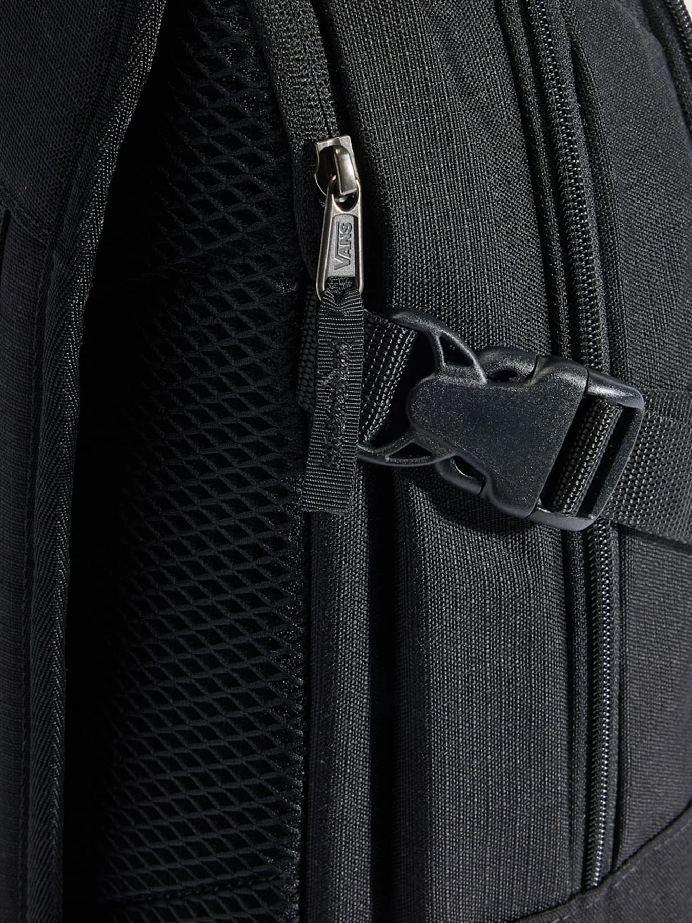 Рюкзаки Vans VAN DOREN BACKPACK модель VN000STWBLK1 Рюкзаки Vans VAN DOREN BACKPACK модель VN000STWBLK1 Фото