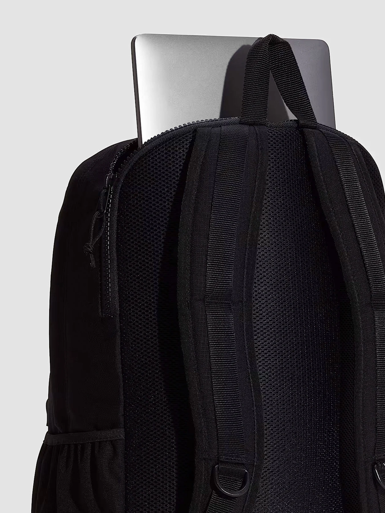 Рюкзаки Vans DIVERT BACKPACK модель VN000STXBLK1 Рюкзаки Vans DIVERT BACKPACK модель VN000STXBLK1 Фото