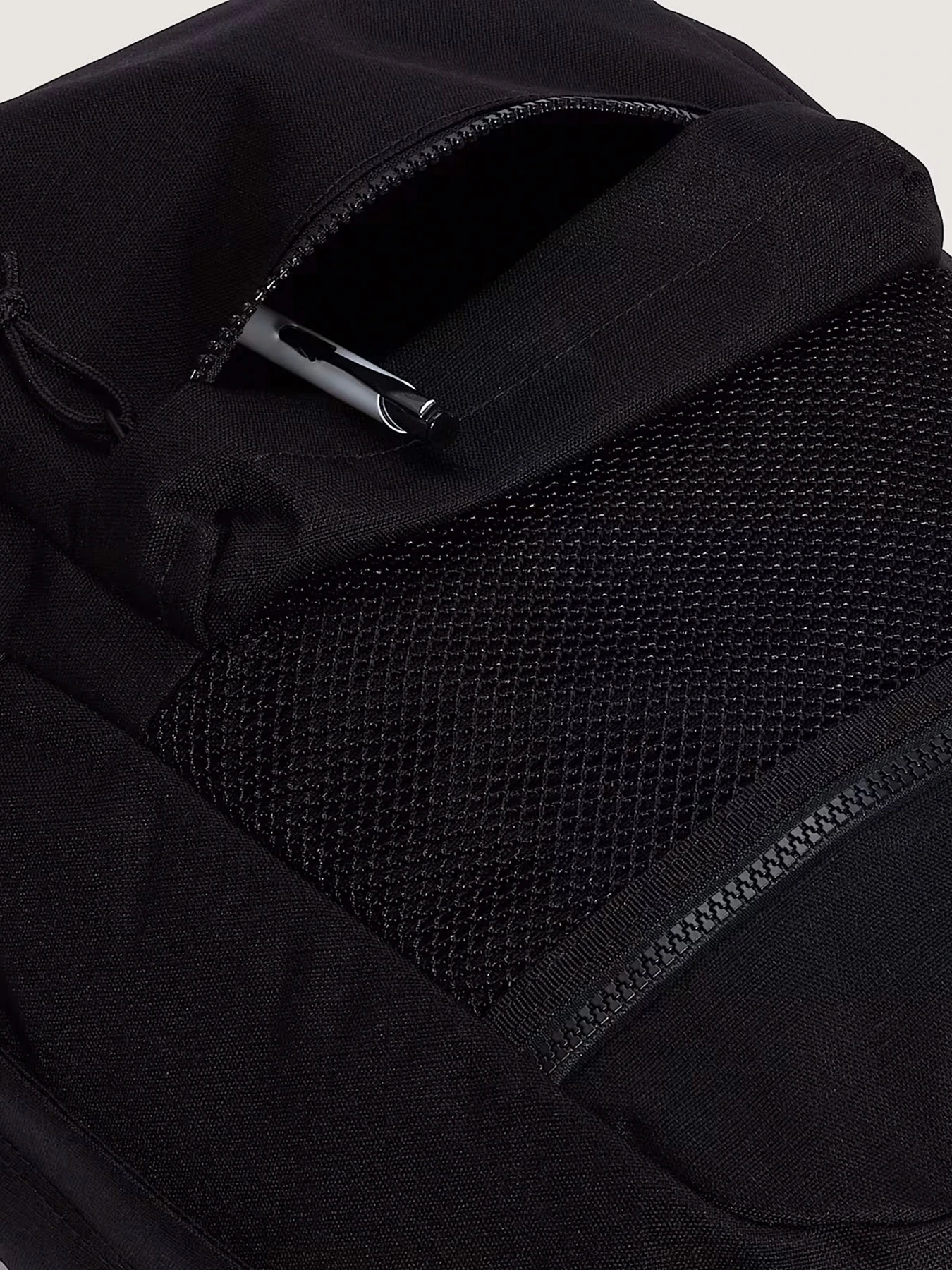 Рюкзаки Vans DIVERT BACKPACK модель VN000STXBLK1 Рюкзаки Vans DIVERT BACKPACK модель VN000STXBLK1 Фото