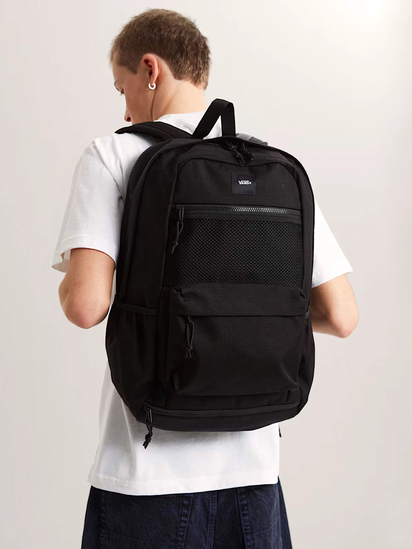 Рюкзаки Vans DIVERT BACKPACK модель VN000STXBLK1 Рюкзаки Vans DIVERT BACKPACK модель VN000STXBLK1 Фото