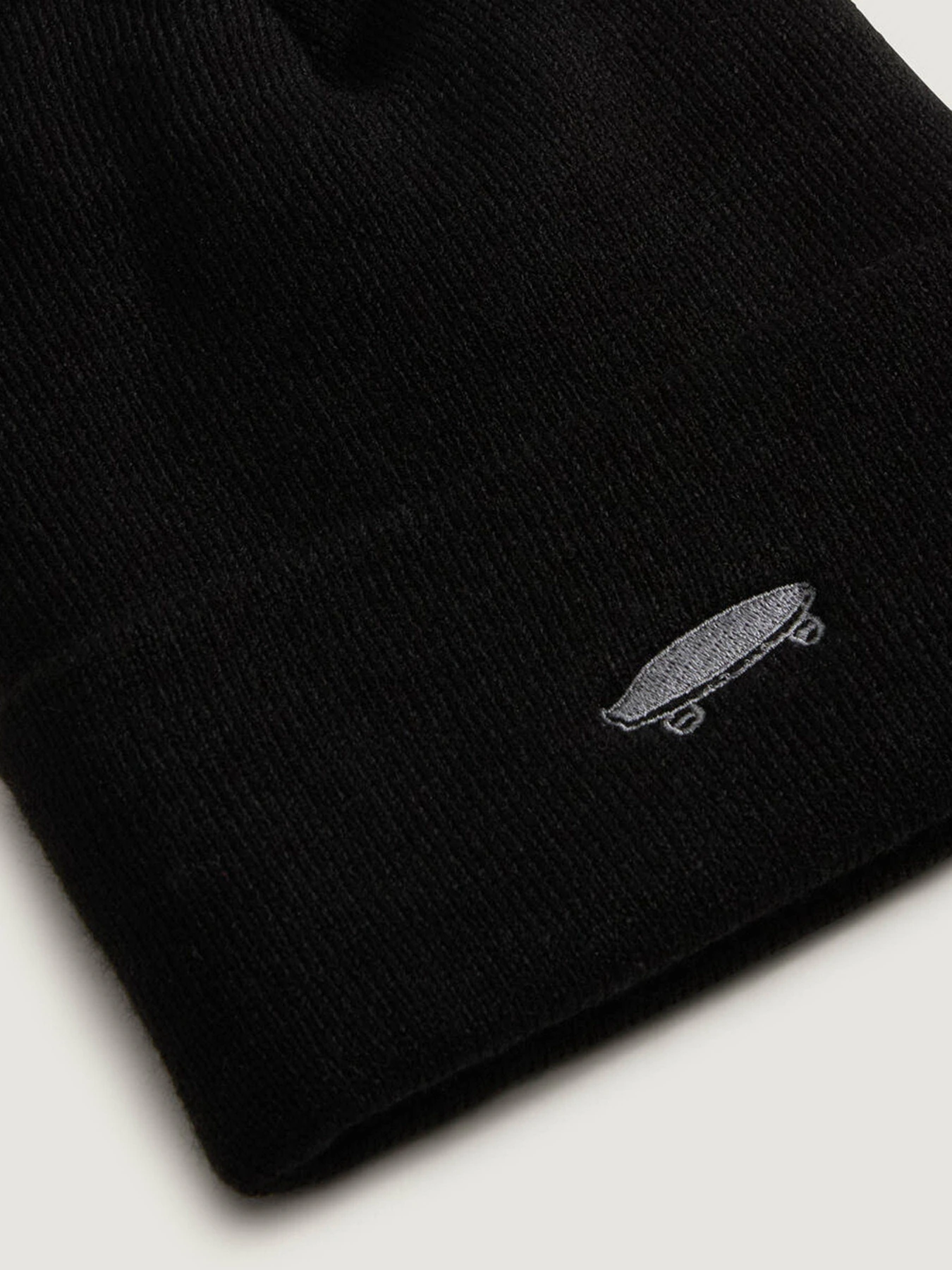 Шапки и кепки Vans SALTON TALL CUFF BEANIE модель VN000X68BLK1 Шапки и кепки Vans SALTON TALL CUFF BEANIE модель VN000X68BLK1 Фото