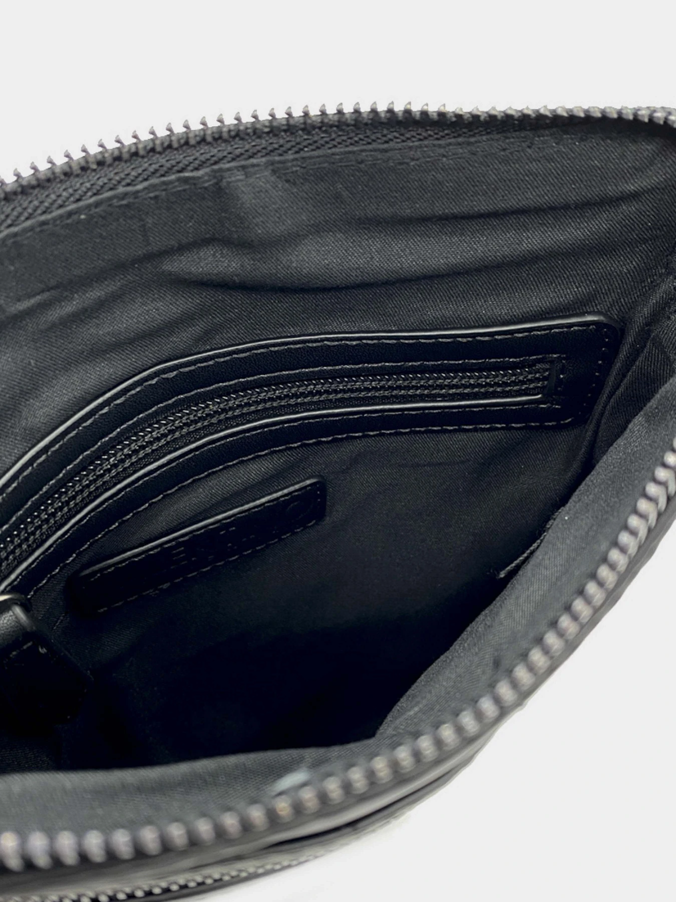Сумки Valentino Kylo модель VBS47303 001 Сумки Valentino Kylo модель VBS47303 001 Фото