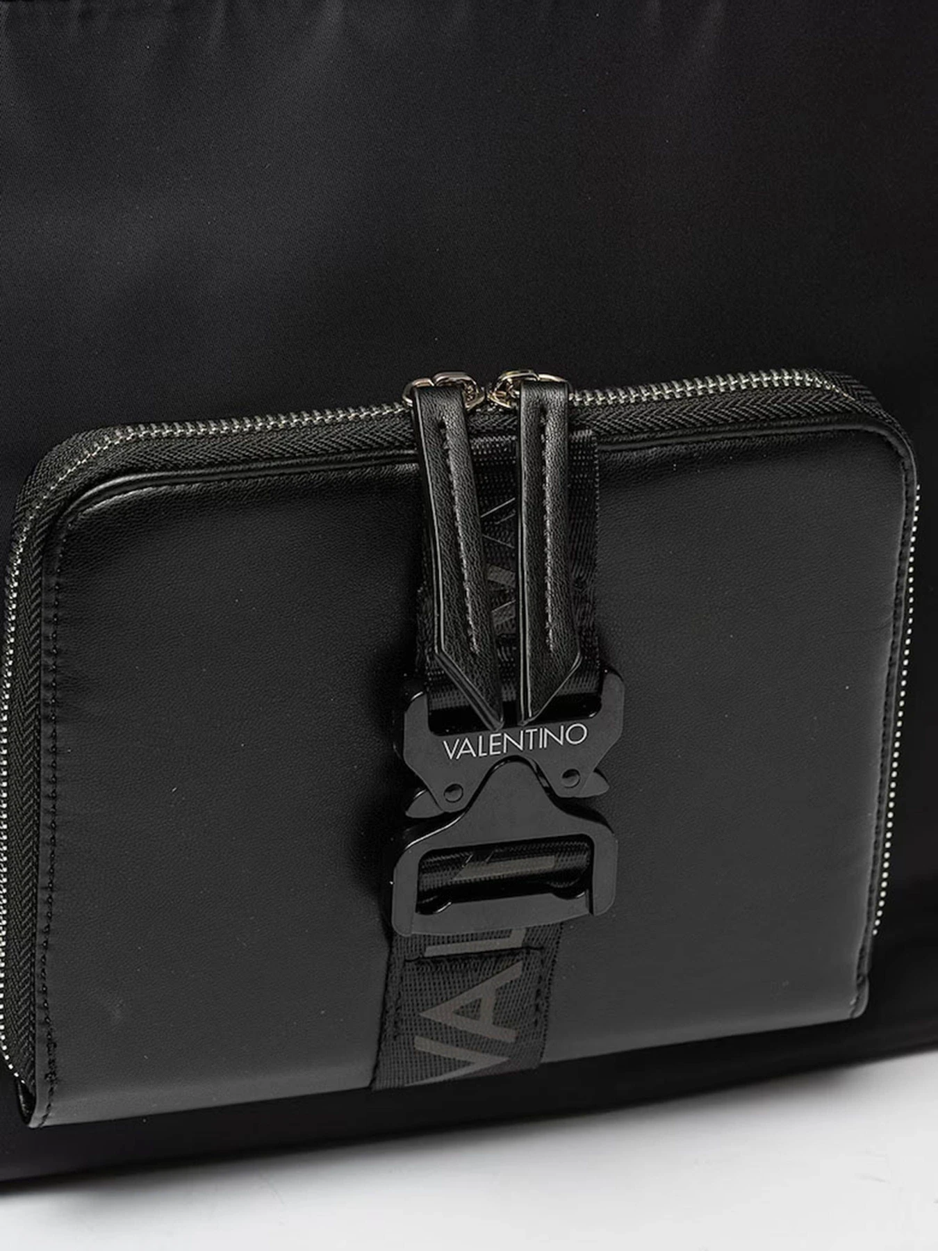 Сумки Valentino Mountain модель VBS7CJ01 001 Сумки Valentino Mountain модель VBS7CJ01 001 Фото