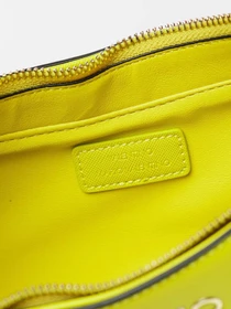 Сумки Valentino модель VBS7LM04 L74 Фото