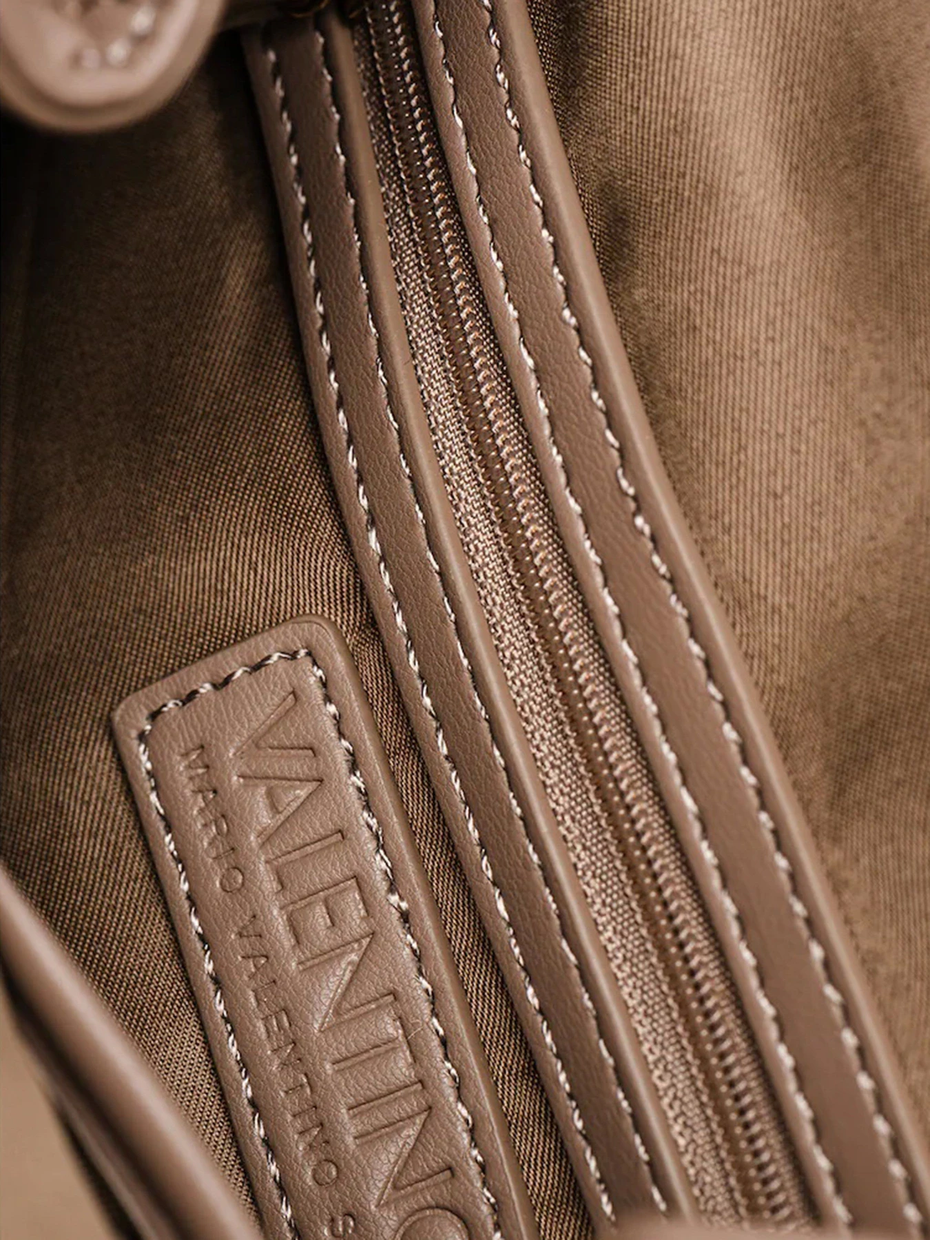 Рюкзаки Valentino модель VBS3KK12 TAUPE Рюкзаки Valentino модель VBS3KK12 TAUPE Фото