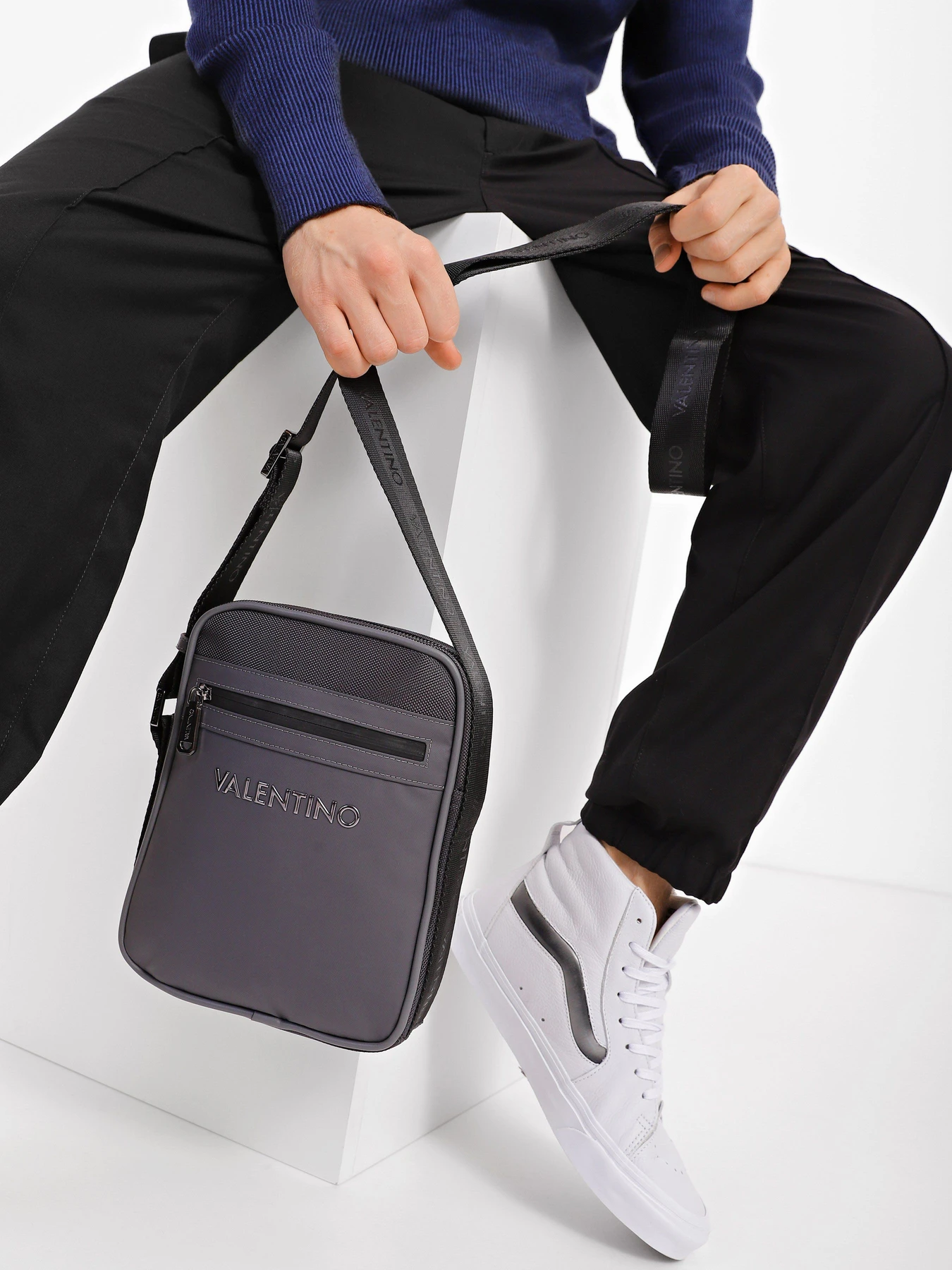 Сумки Valentino модель VBS6H003 GRIGIO Фото