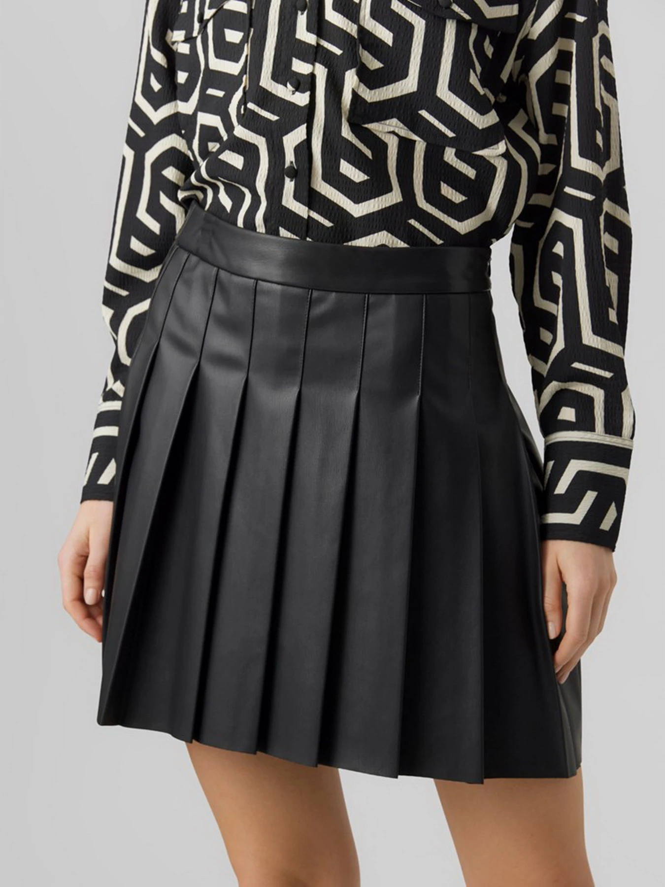 Юбки Vero Moda модель 10295554_Black Юбки Vero Moda модель 10295554_Black Фото
