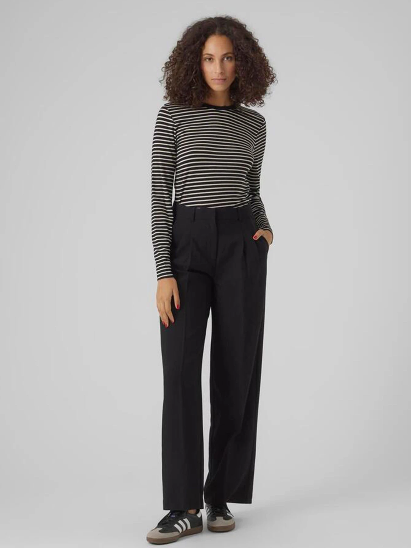 Худи и свитшоты Vero Moda модель 10298360_Black BIRCH Худи и свитшоты Vero Moda модель 10298360_Black BIRCH Фото
