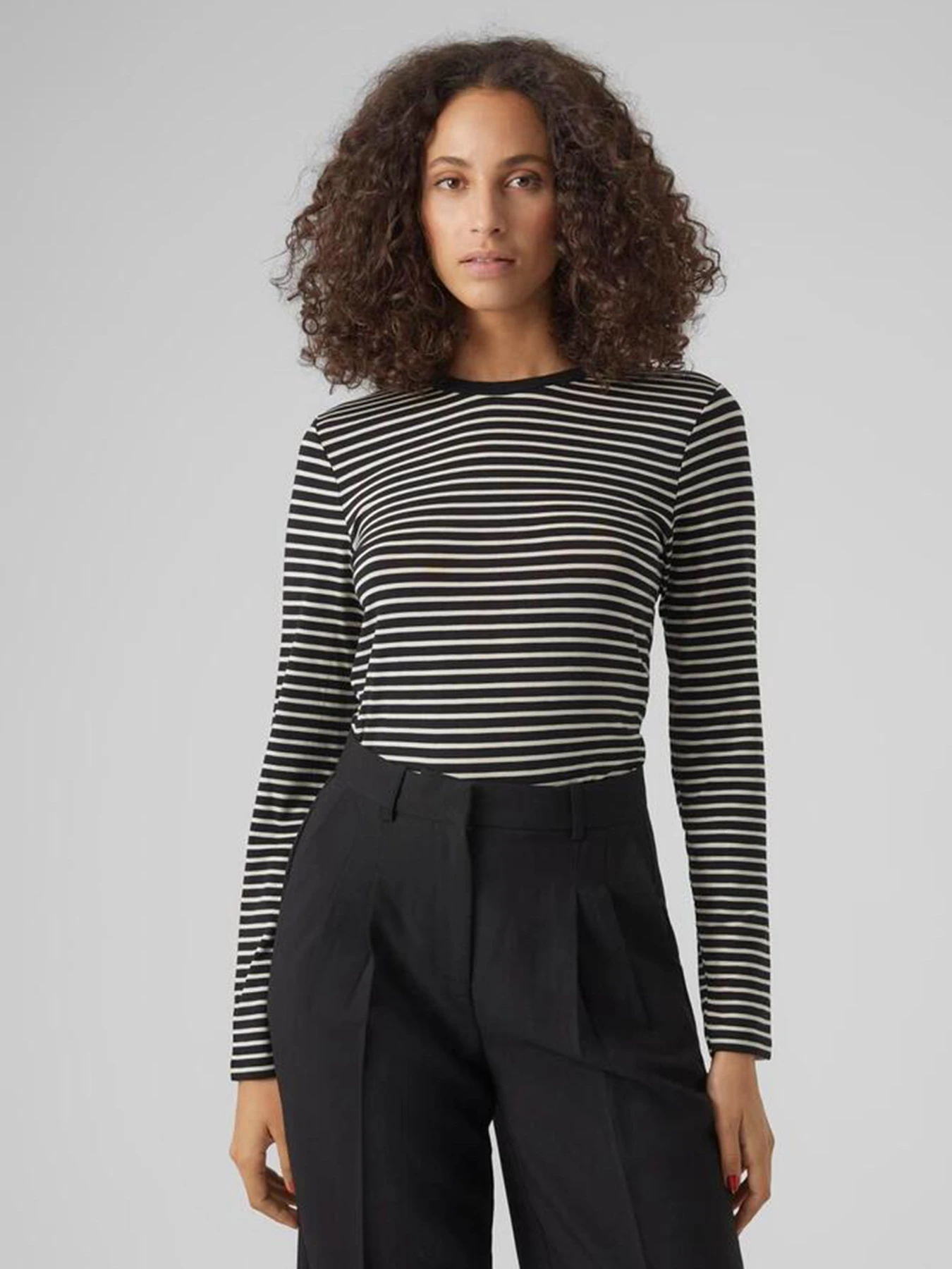 Худи и свитшоты Vero Moda модель 10298360_Black BIRCH Худи и свитшоты Vero Moda модель 10298360_Black BIRCH Фото