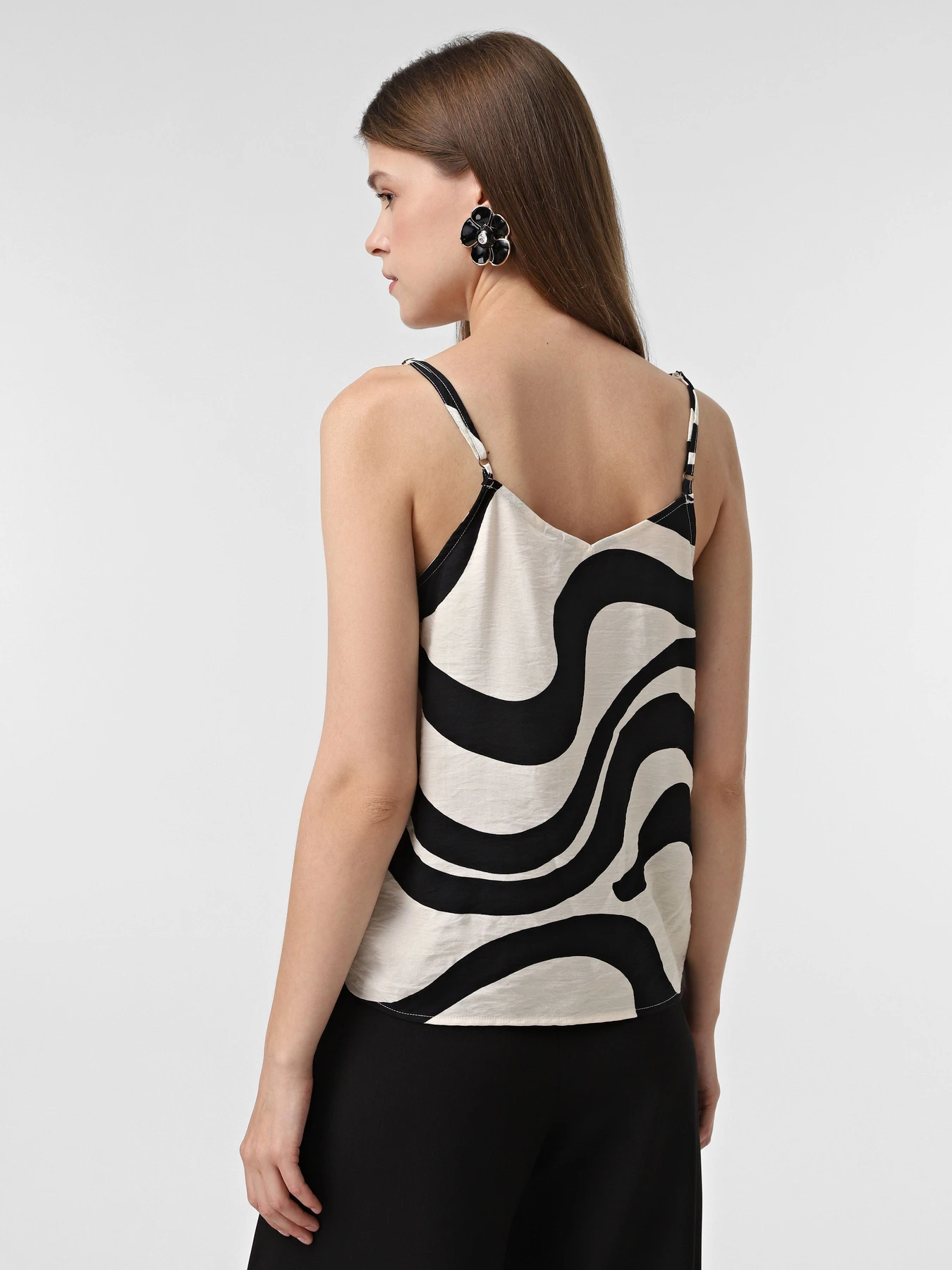 Футболки і поло Vero Moda модель 10321790_Black Graphic Футболки і поло Vero Moda модель 10321790_Black Graphic Фото