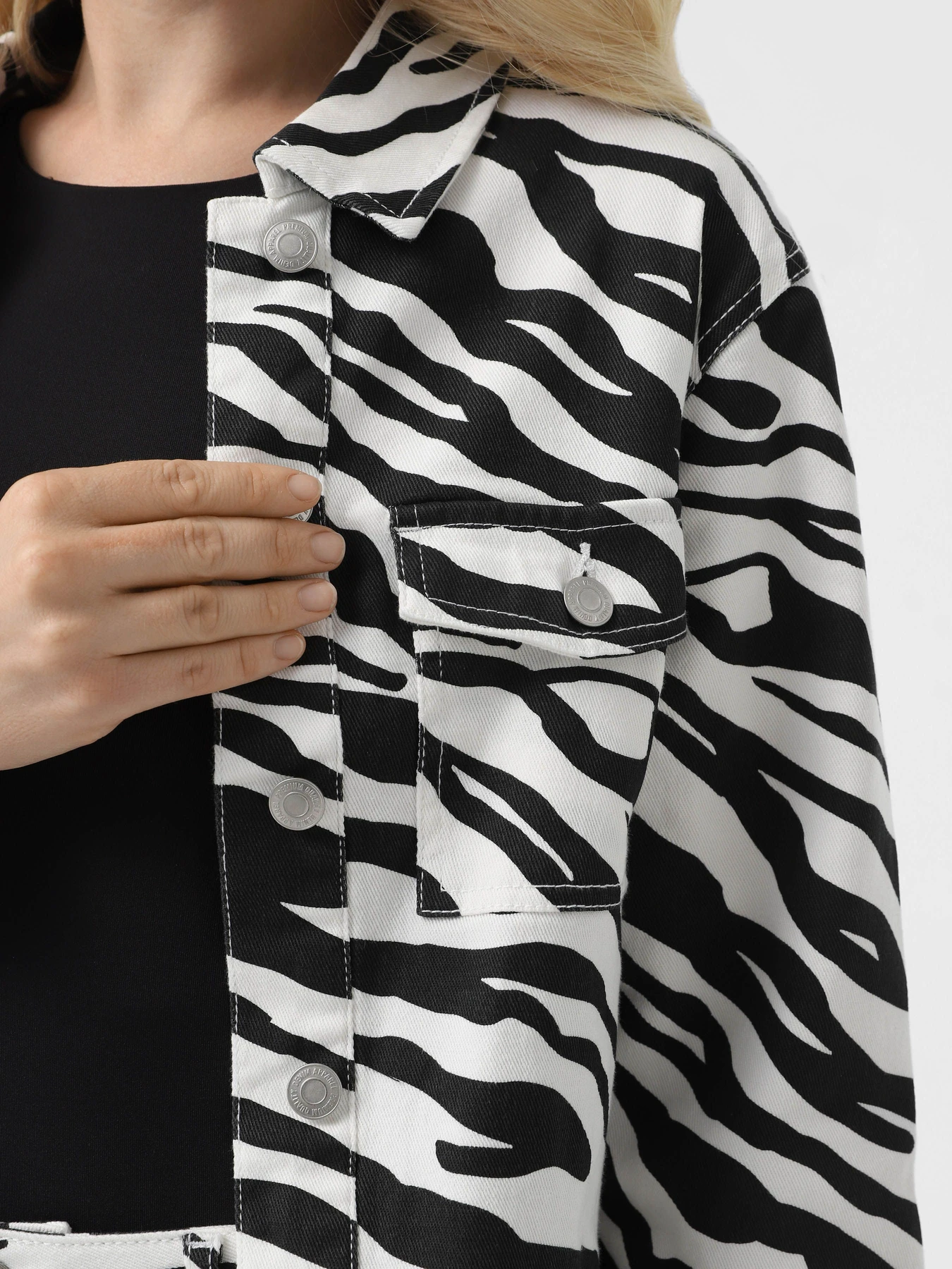 Куртки и дубленки Vero Moda модель 10329029_Bright White BLACK ZEBRA Куртки и дубленки Vero Moda модель 10329029_Bright White BLACK ZEBRA Фото