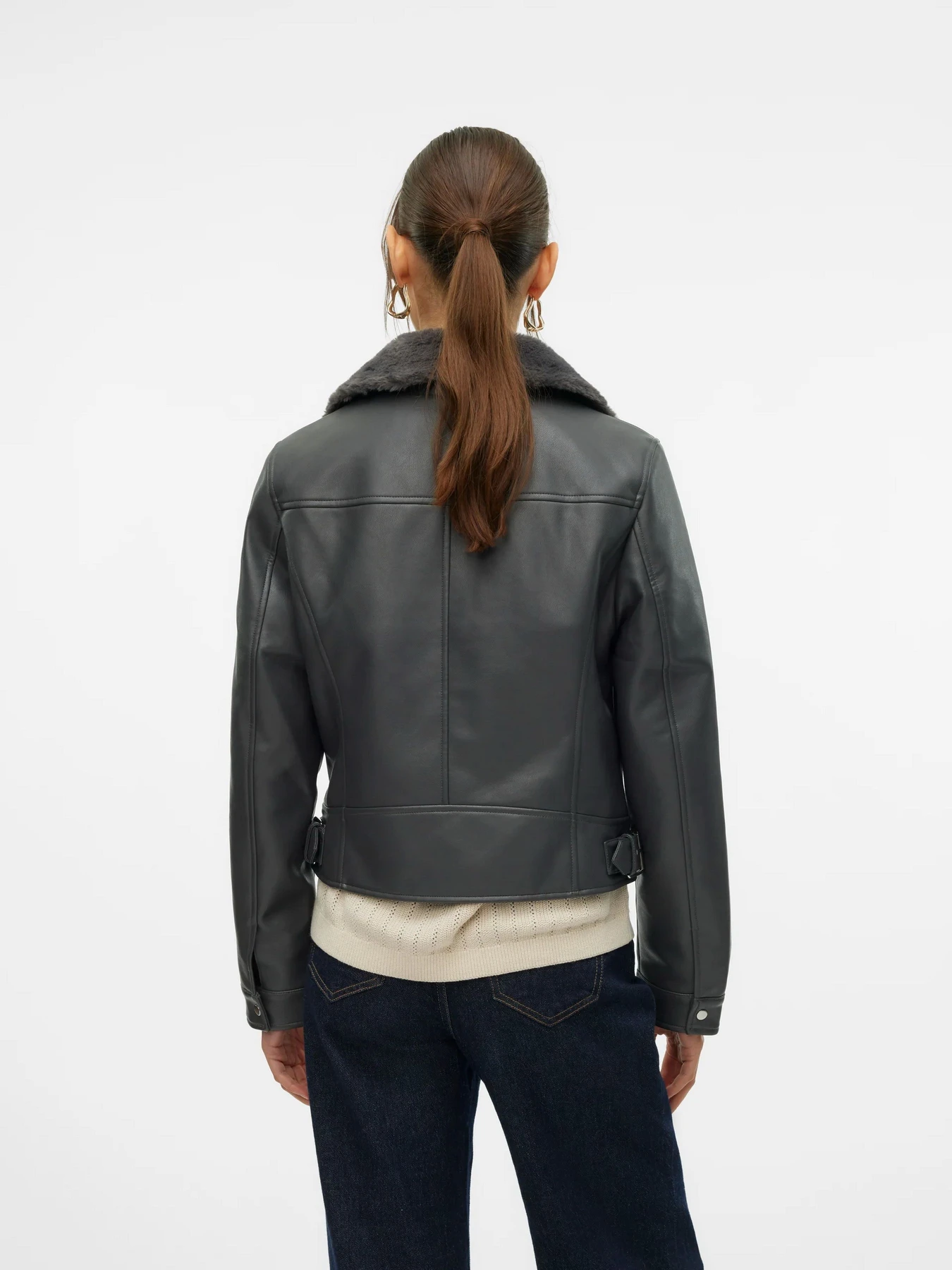 Куртки и дубленки Vero Moda модель 10250405_Asphalt ASPHALT FAUX FUR Куртки и дубленки Vero Moda модель 10250405_Asphalt ASPHALT FAUX FUR Фото