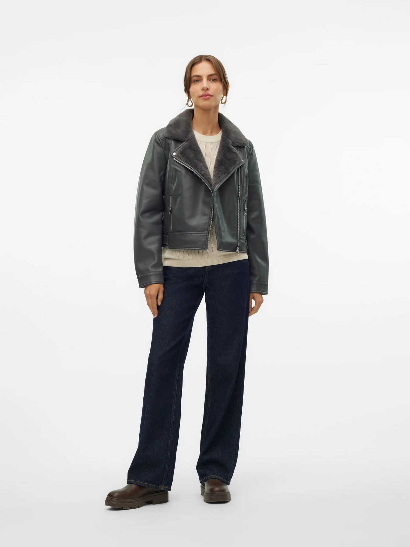 Куртки и дубленки Vero Moda модель 10250405_Asphalt ASPHALT FAUX FUR Куртки и дубленки Vero Moda модель 10250405_Asphalt ASPHALT FAUX FUR Фото