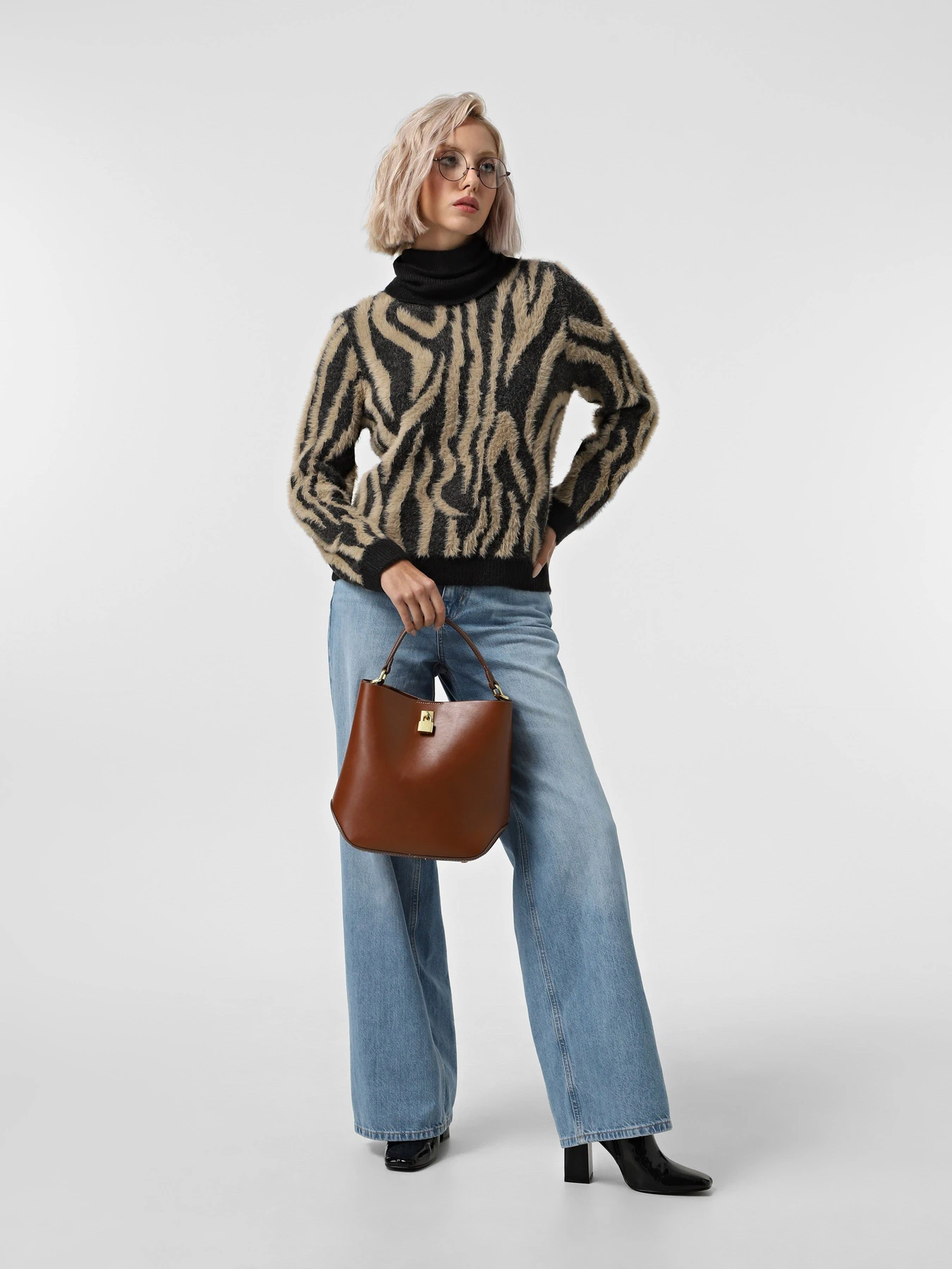 Свитры и кардиганы Vero Moda модель 10314685_Black W. SILVER MINK Свитры и кардиганы Vero Moda модель 10314685_Black W. SILVER MINK Фото