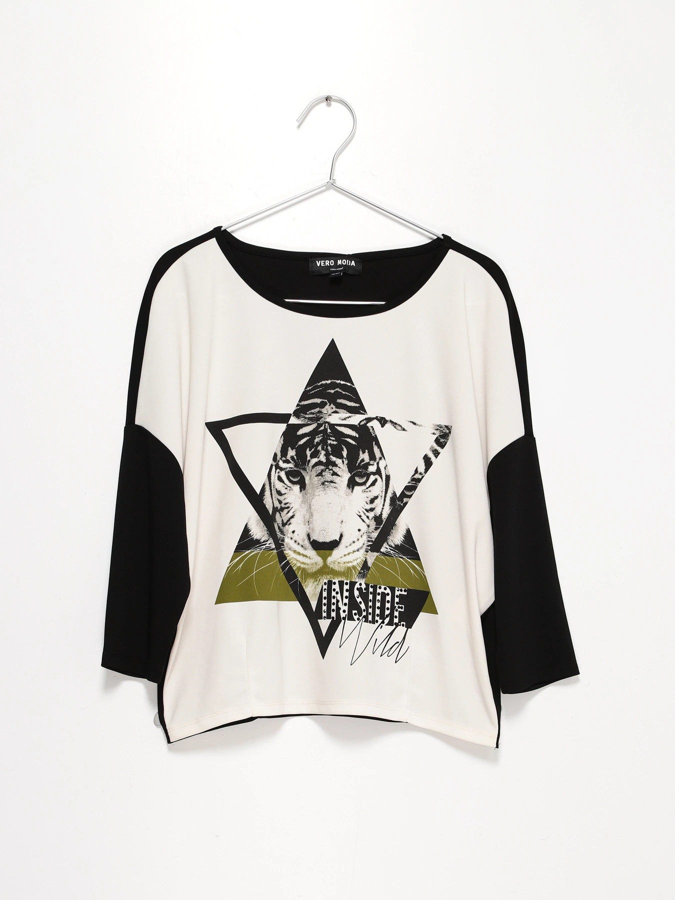 Свитры и кардиганы Vero Moda модель 316324562A06_білий з чорним Свитры и кардиганы Vero Moda модель 316324562A06_білий з чорним Фото