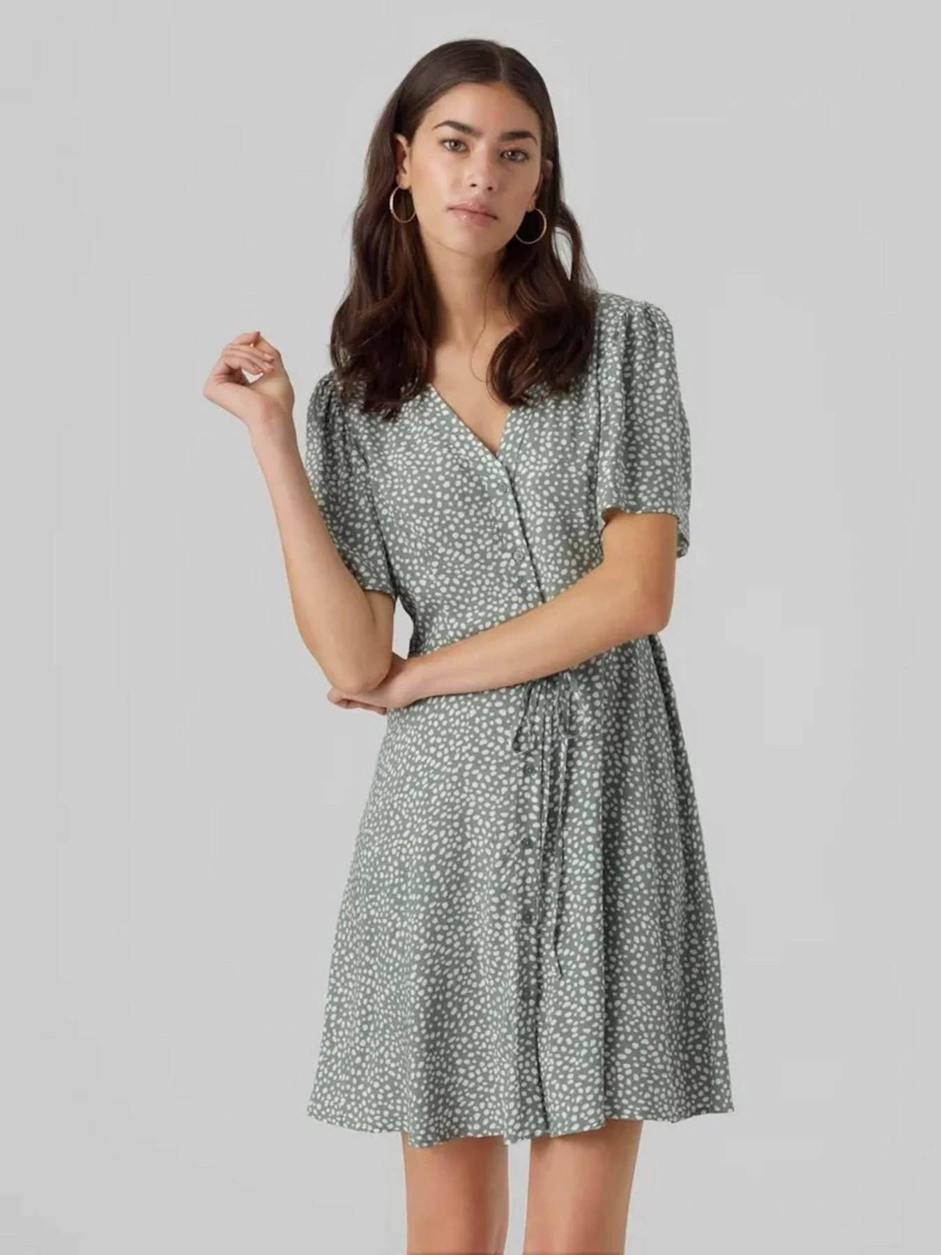 Сукні Vero Moda ALBA SS SHORT DRESS модель 10292845_Laurel Wreath Joey dot Сукні Vero Moda ALBA SS SHORT DRESS модель 10292845_Laurel Wreath Joey dot Фото
