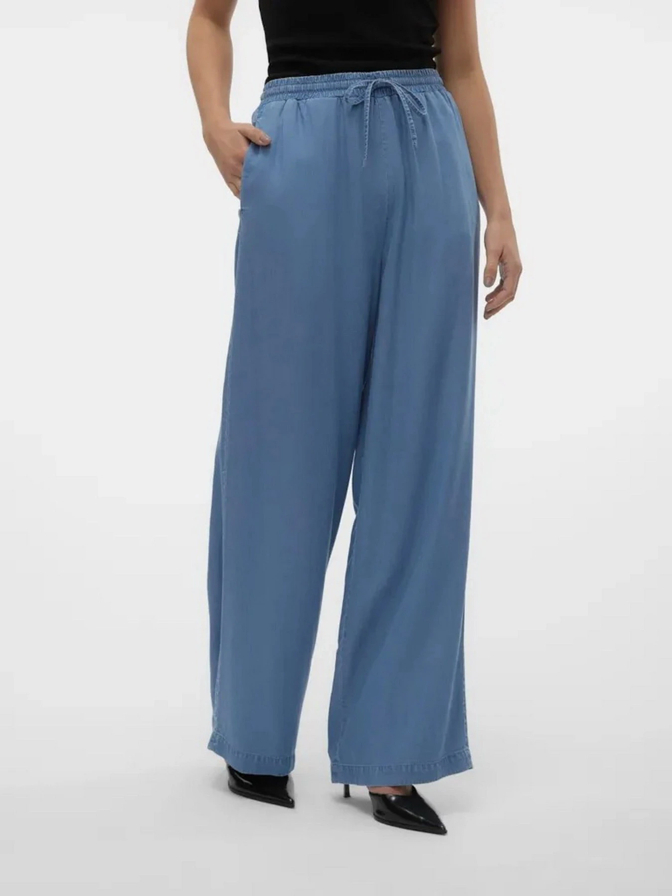Штани Vero Moda BREE HW LONG LOOSE TENCEL PANT модель 10304898_Medium Blue Denim Штани Vero Moda BREE HW LONG LOOSE TENCEL PANT модель 10304898_Medium Blue Denim Фото