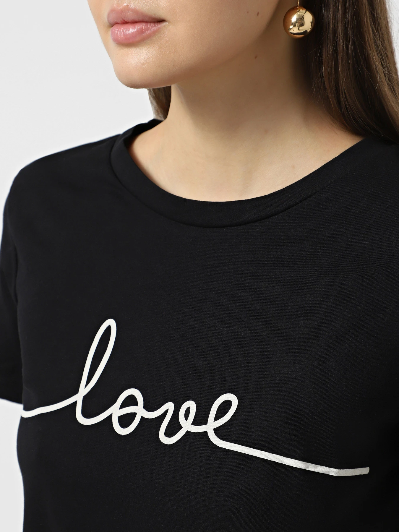 Футболки и поло Vero Moda модель 10332587_Black LOVE in SNOW WHITE Футболки и поло Vero Moda модель 10332587_Black LOVE in SNOW WHITE Фото