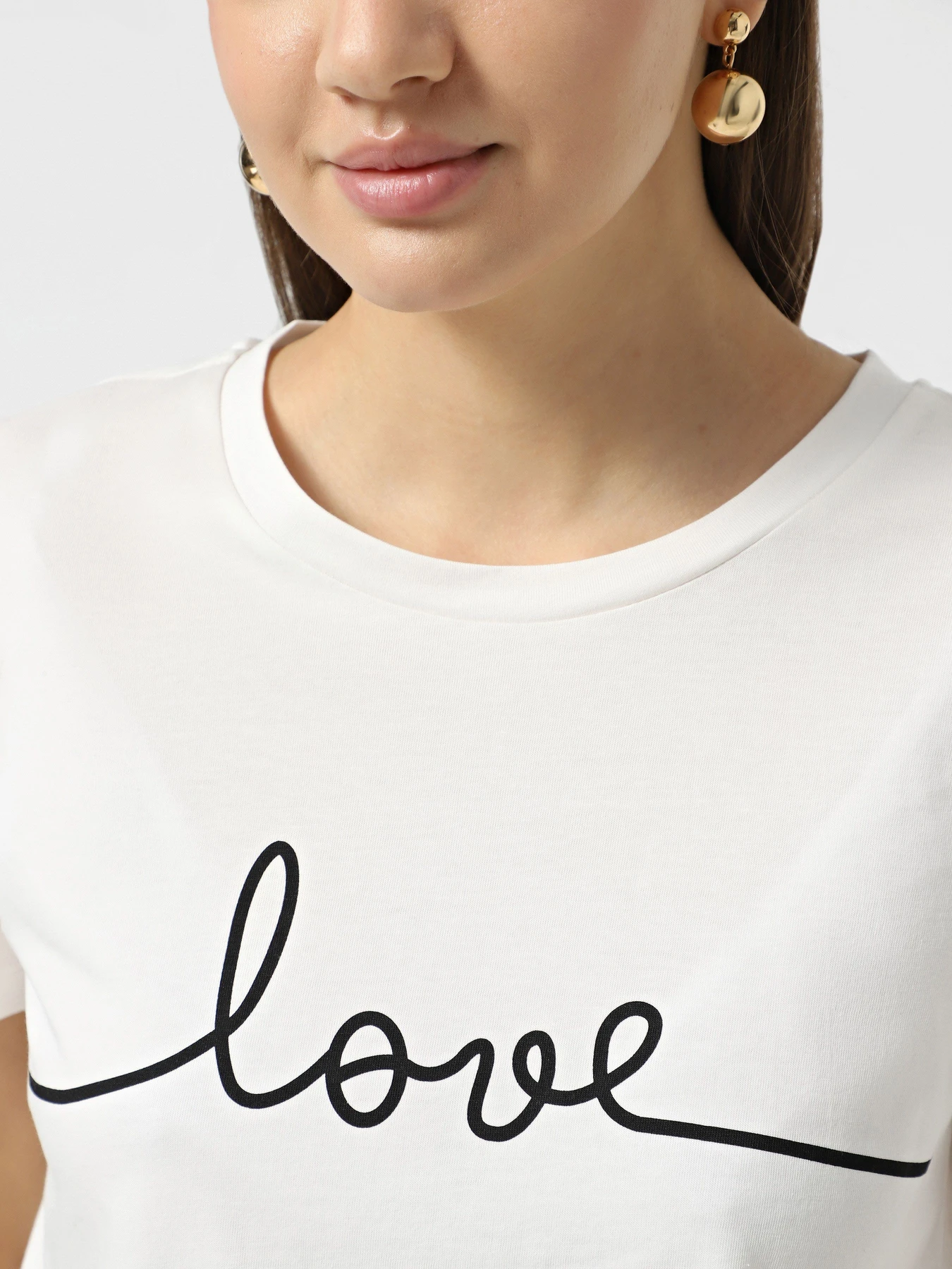 Футболки и поло Vero Moda модель 10332587_Snow White LOVE in BLACK Футболки и поло Vero Moda модель 10332587_Snow White LOVE in BLACK Фото