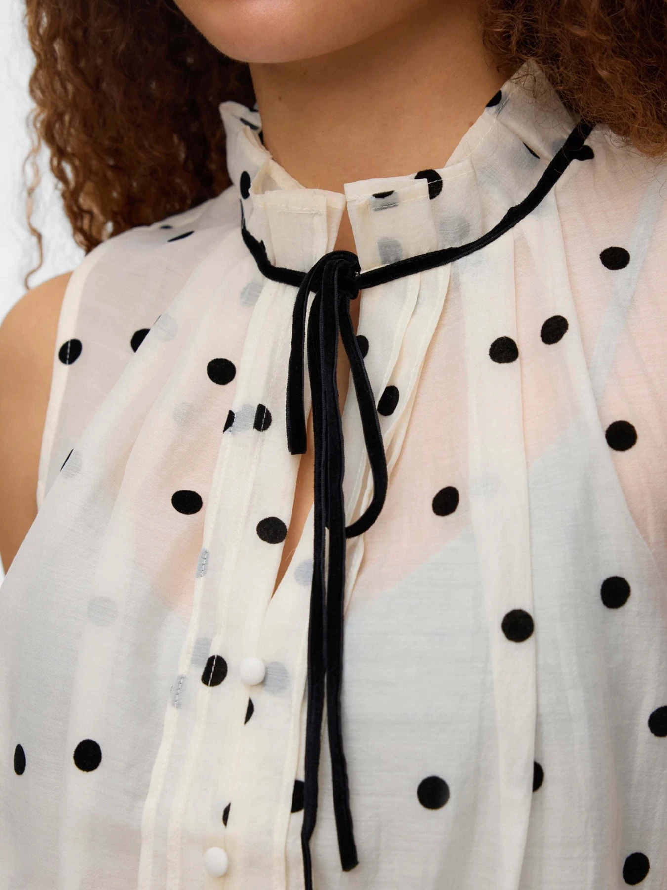 Сорочки Vero Moda модель 10335405_Snow White DOTS Сорочки Vero Moda модель 10335405_Snow White DOTS Фото