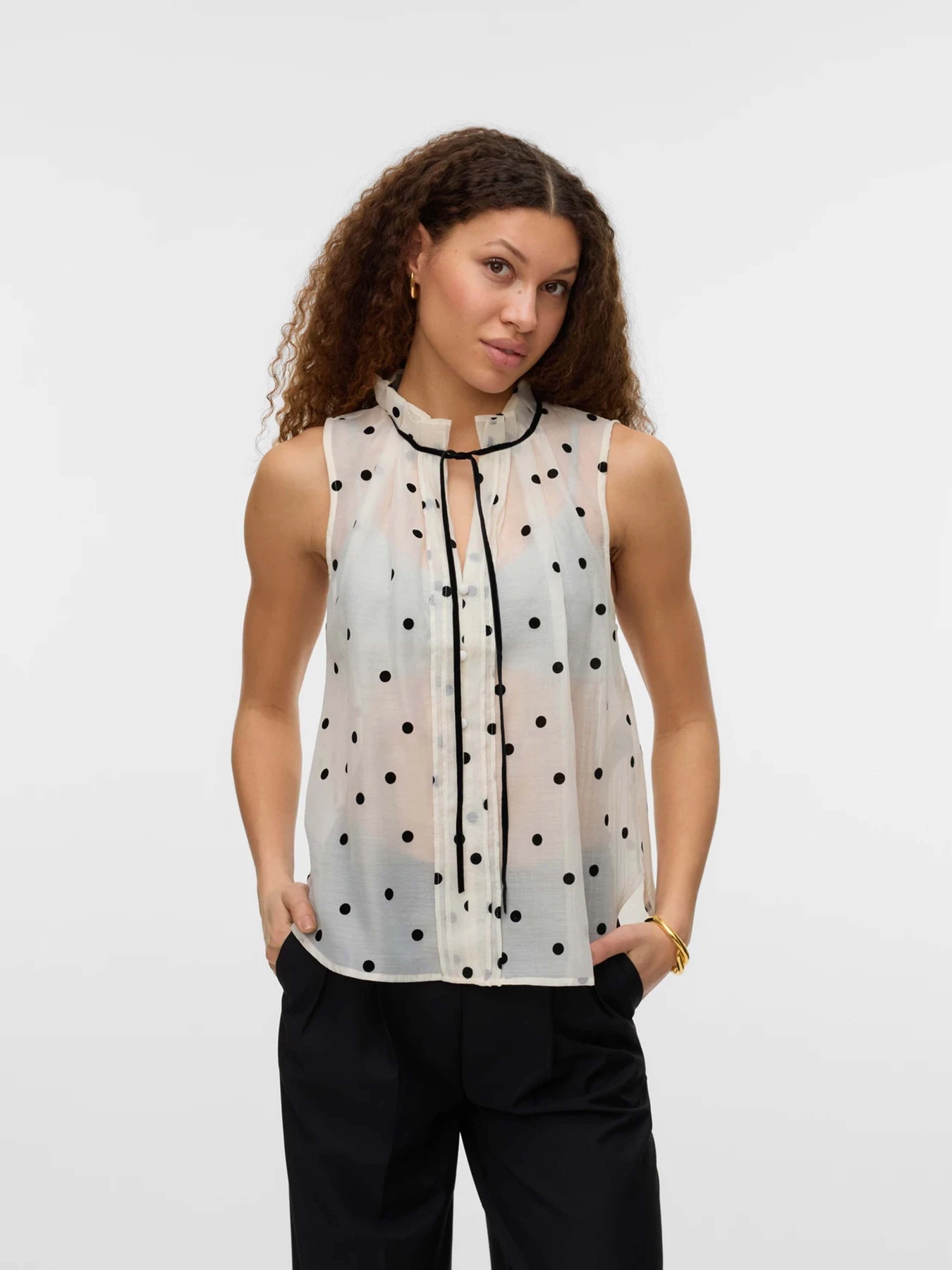 Сорочки Vero Moda модель 10335405_Snow White DOTS Сорочки Vero Moda модель 10335405_Snow White DOTS Фото