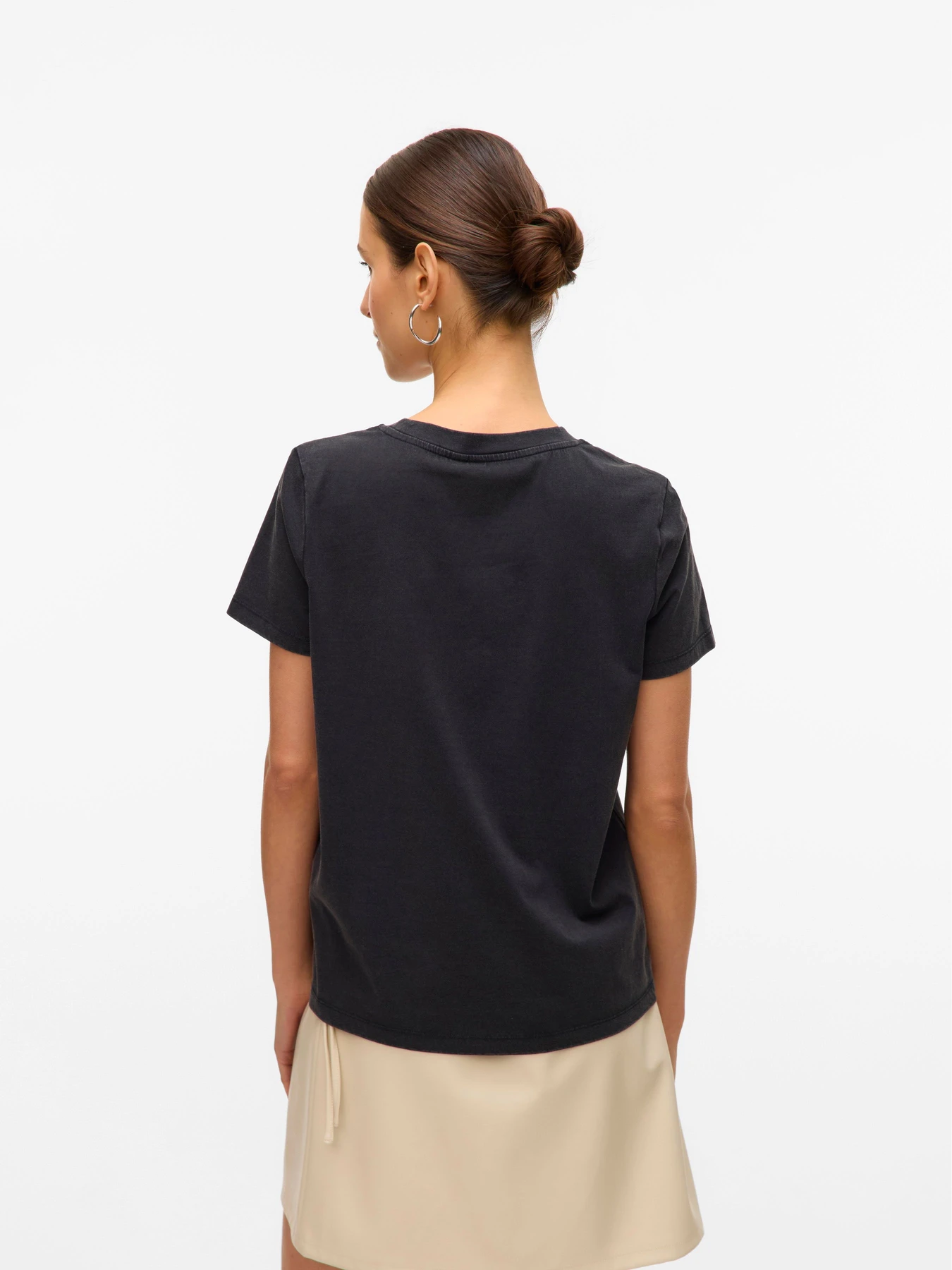 Футболки і поло Vero Moda FEO S/S O-NECK T-SHIRT модель 10332807_Black ACID WASH W. GOLD TI Футболки і поло Vero Moda FEO S/S O-NECK T-SHIRT модель 10332807_Black ACID WASH W. GOLD TI Фото