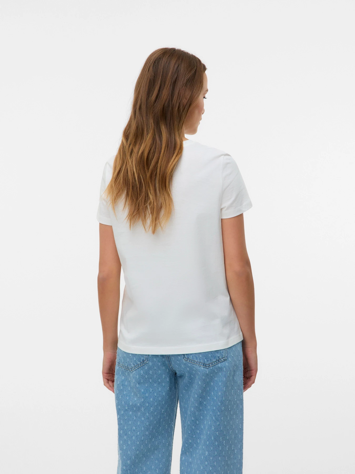 Футболки и поло Vero Moda FEO S/S O-NECK T-SHIRT модель 10332807_Snow White RED TIGER Футболки и поло Vero Moda FEO S/S O-NECK T-SHIRT модель 10332807_Snow White RED TIGER Фото