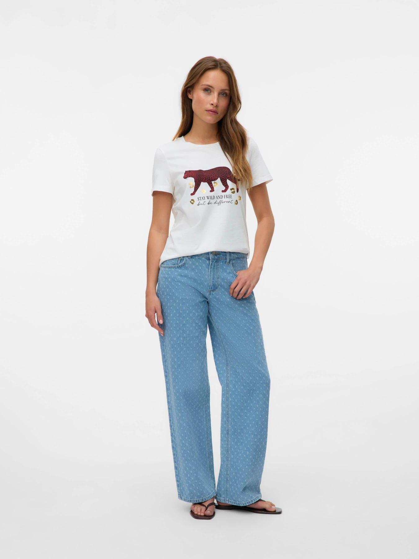 Футболки и поло Vero Moda FEO S/S O-NECK T-SHIRT модель 10332807_Snow White RED TIGER Футболки и поло Vero Moda FEO S/S O-NECK T-SHIRT модель 10332807_Snow White RED TIGER Фото
