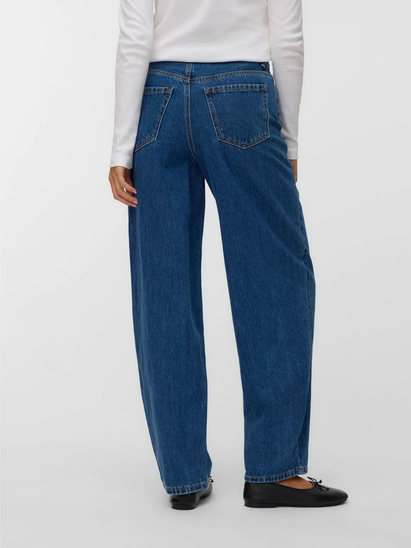 Джинсы Vero Moda BILLIE HR BARREL ANK JS модель 10337318_Medium Blue Denim Джинсы Vero Moda BILLIE HR BARREL ANK JS модель 10337318_Medium Blue Denim Фото