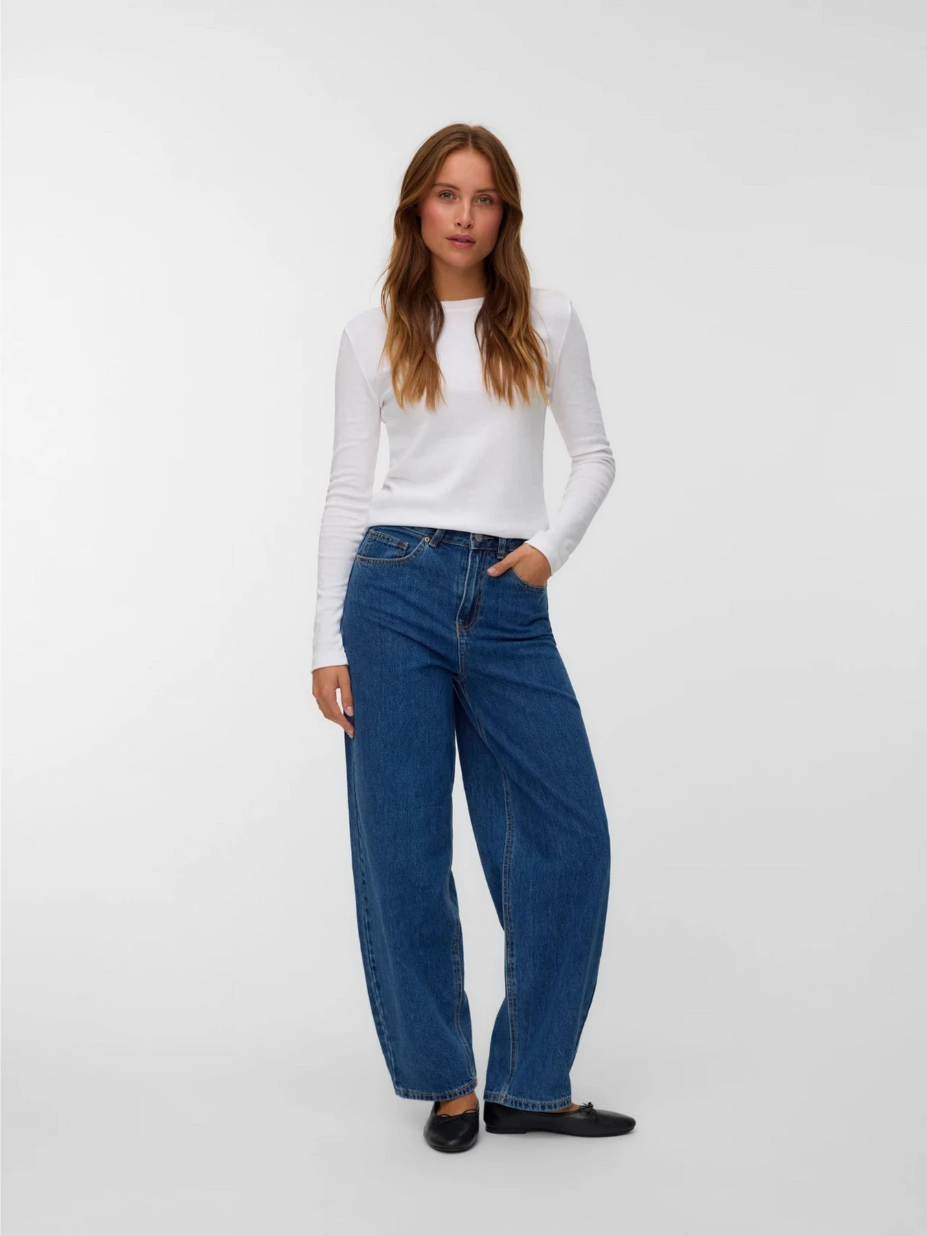 Джинсы Vero Moda BILLIE HR BARREL ANK JS модель 10337318_Medium Blue Denim Джинсы Vero Moda BILLIE HR BARREL ANK JS модель 10337318_Medium Blue Denim Фото