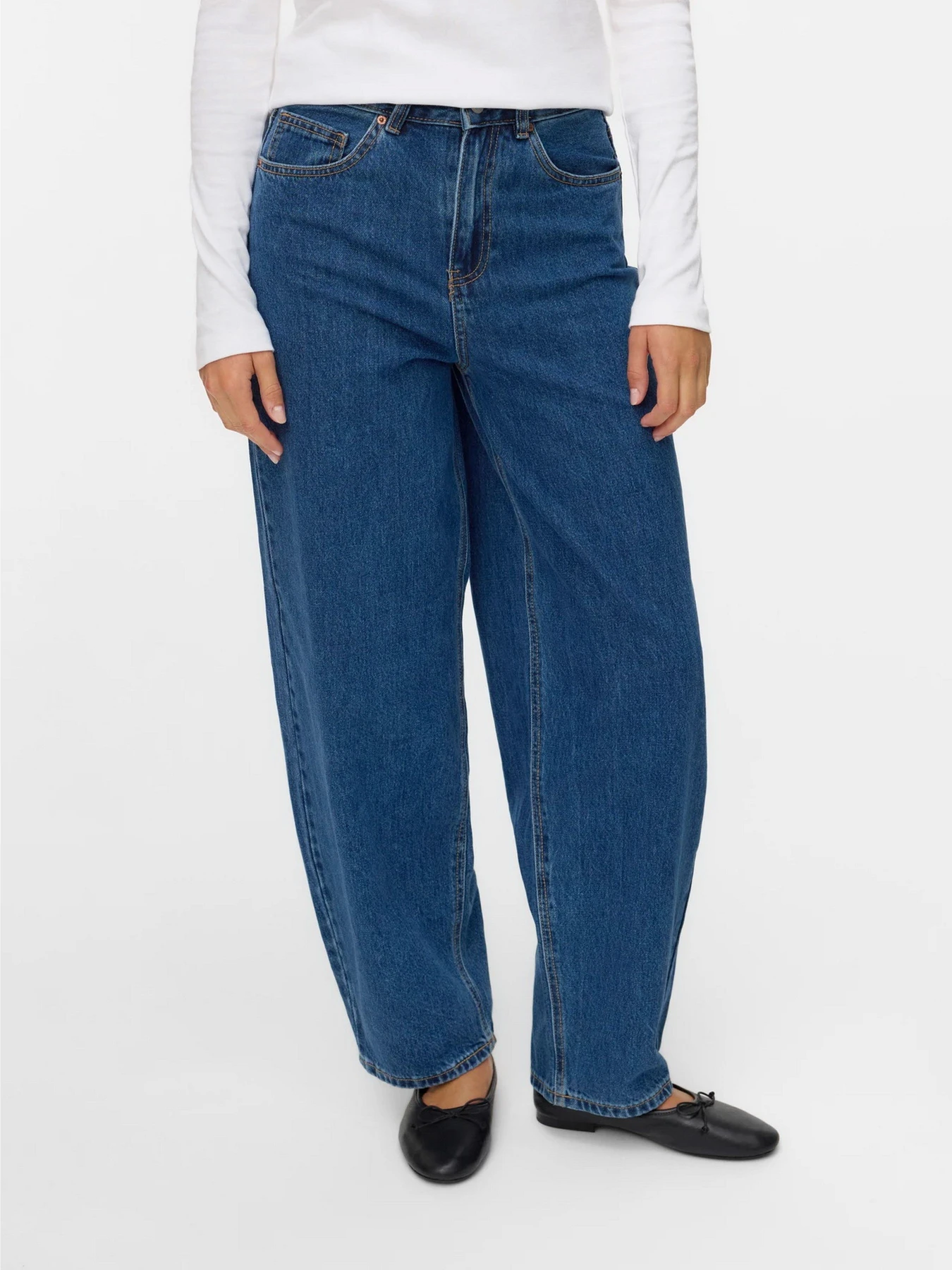 Джинсы Vero Moda BILLIE HR BARREL ANK JS модель 10337318_Medium Blue Denim Джинсы Vero Moda BILLIE HR BARREL ANK JS модель 10337318_Medium Blue Denim Фото