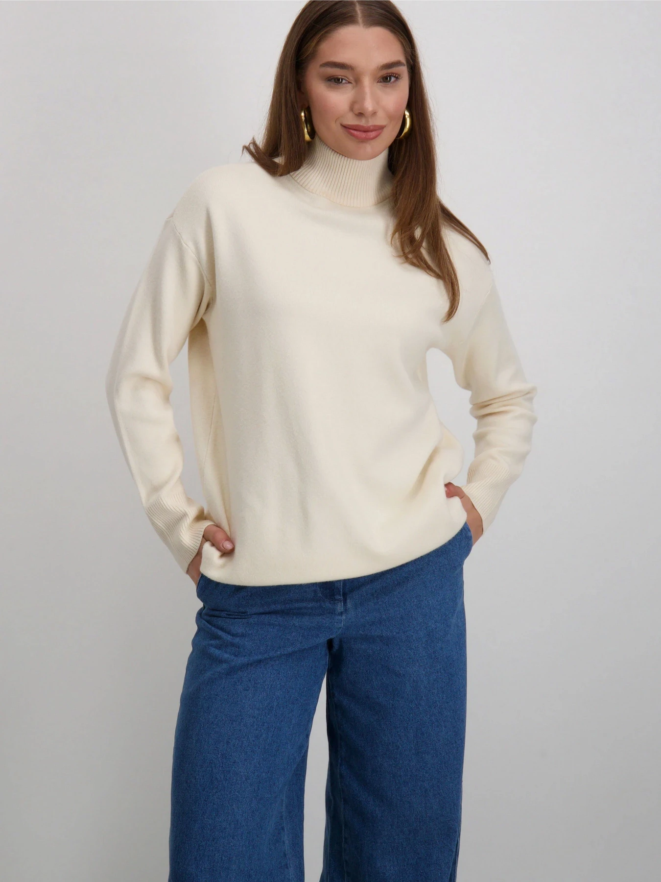 Свитры и кардиганы Vero Moda GOLD ART NEW LS LONG HIGHNECK модель 10332413_Birch Свитры и кардиганы Vero Moda GOLD ART NEW LS LONG HIGHNECK модель 10332413_Birch Фото
