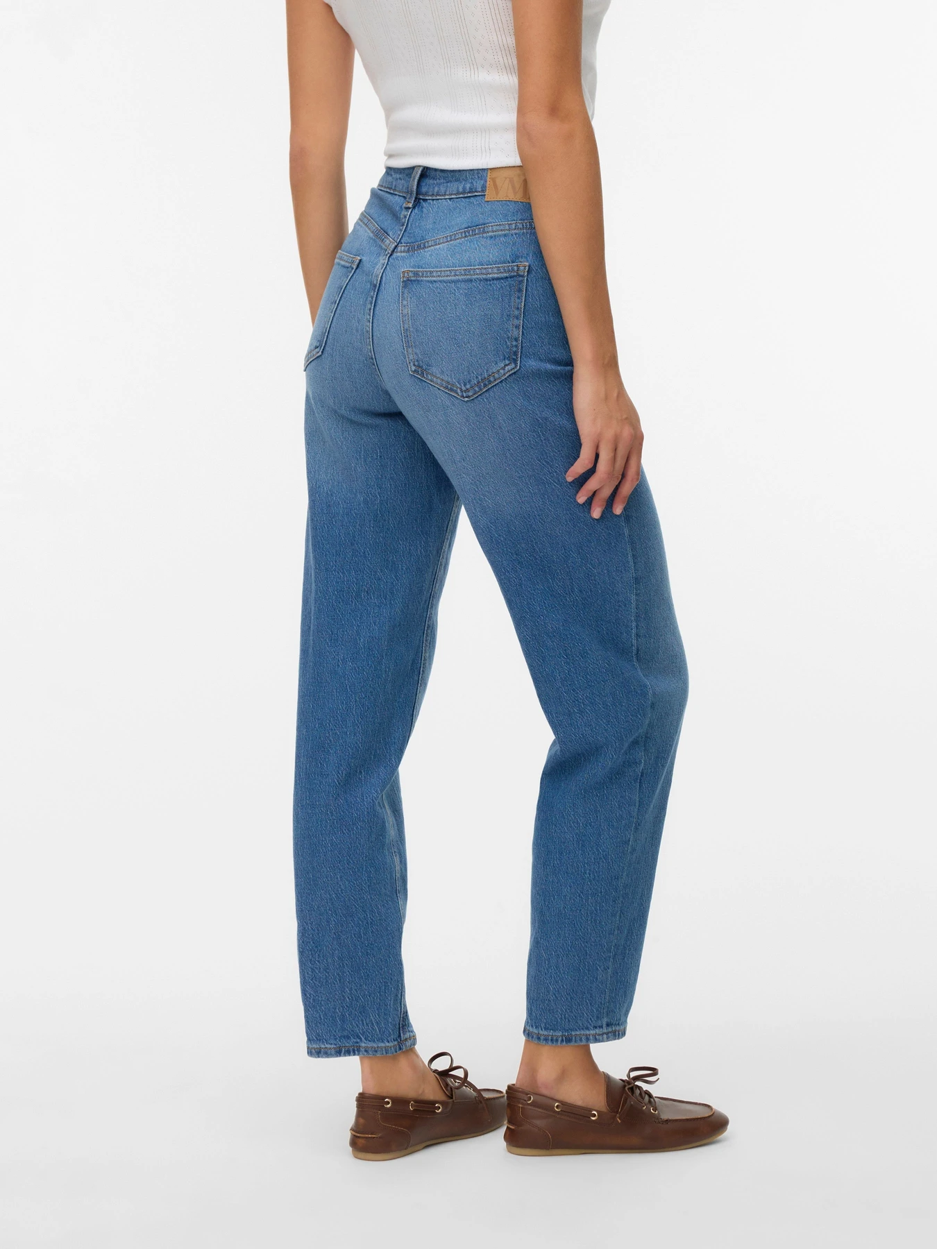 Джинсы Vero Moda TESSA HR MOM JEANS RA380 GA модель 10297655_Medium Blue Denim Джинсы Vero Moda TESSA HR MOM JEANS RA380 GA модель 10297655_Medium Blue Denim Фото