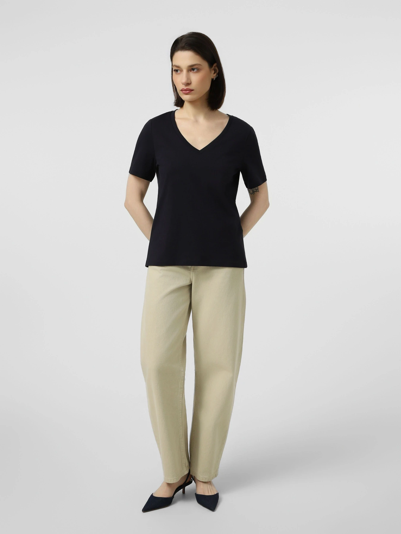 Футболки и поло Vero Moda PAULINA SS V-NECK T-SHIRT модель 10342926_Night Sky Футболки и поло Vero Moda PAULINA SS V-NECK T-SHIRT модель 10342926_Night Sky Фото