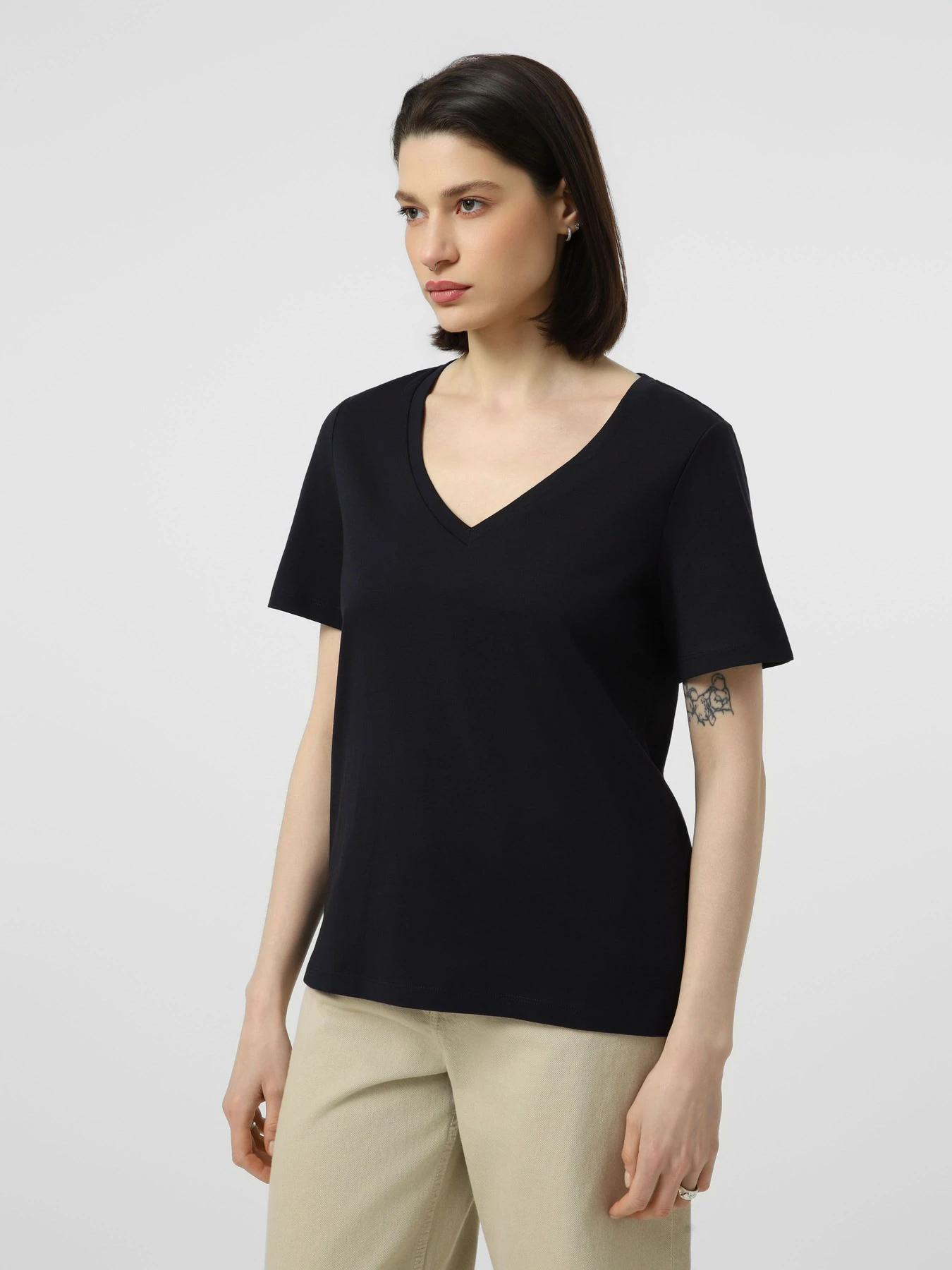 Футболки и поло Vero Moda PAULINA SS V-NECK T-SHIRT модель 10342926_Night Sky Футболки и поло Vero Moda PAULINA SS V-NECK T-SHIRT модель 10342926_Night Sky Фото