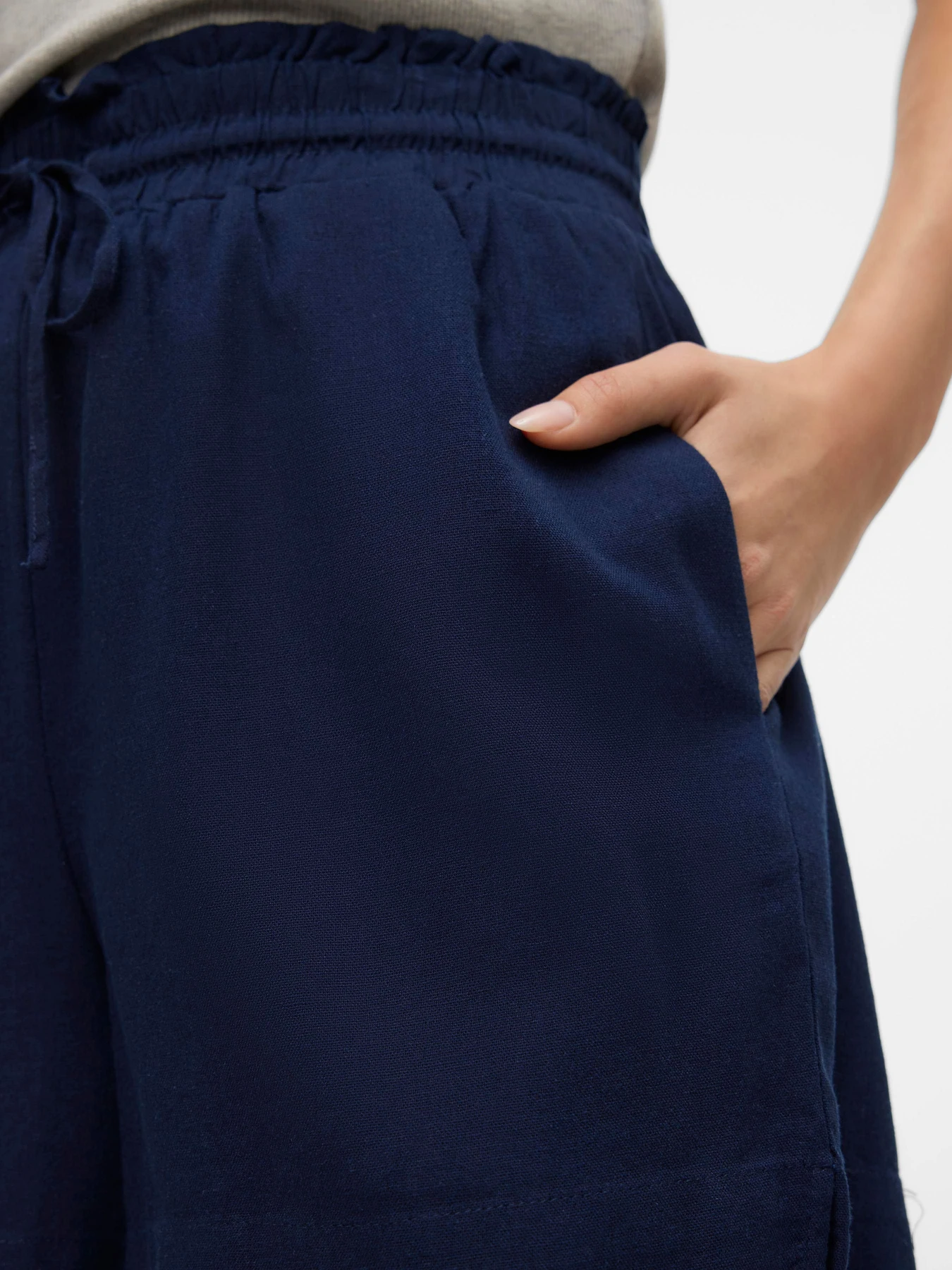 Шорти Vero Moda MYMILO HW PAPERBAG SHORTS модель 10303668_Navy Blazer Фото