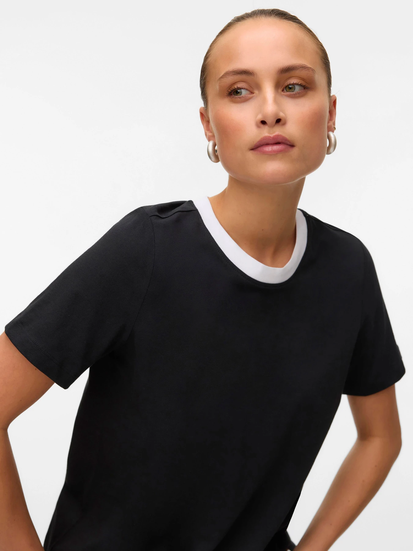 Футболки і поло Vero Moda PAULINA SS T-SHIRT модель 10316991_Black Bright White Necklin Фото
