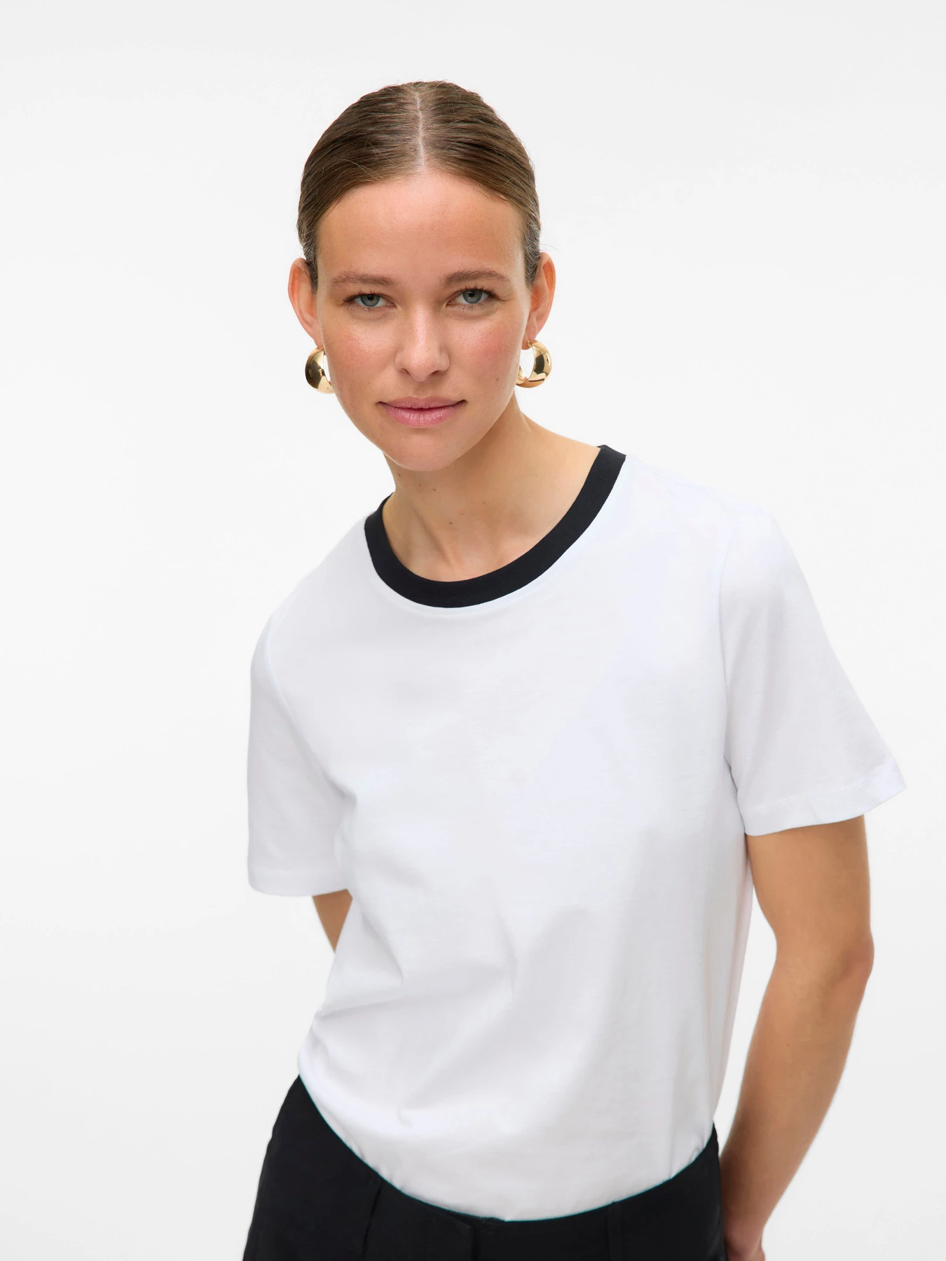 Футболки и поло Vero Moda PAULINA SS T-SHIRT модель 10316991_Bright White Black Necklin Футболки и поло Vero Moda PAULINA SS T-SHIRT модель 10316991_Bright White Black Necklin Фото