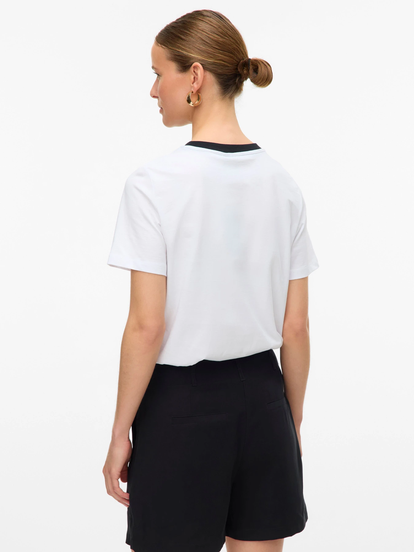 Футболки и поло Vero Moda PAULINA SS T-SHIRT модель 10316991_Bright White Black Necklin Футболки и поло Vero Moda PAULINA SS T-SHIRT модель 10316991_Bright White Black Necklin Фото