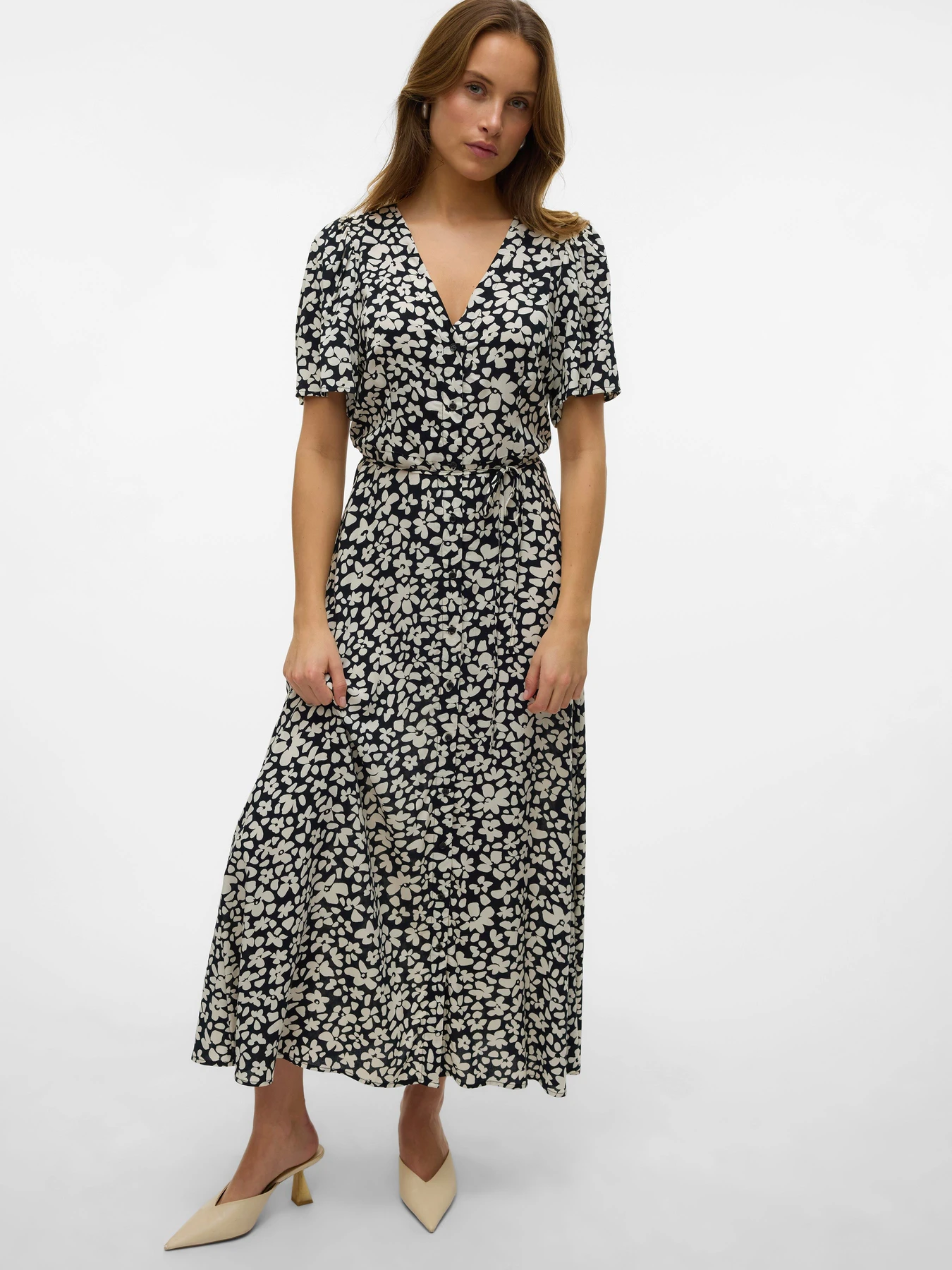 Платья Vero Moda ALBA SS CALF DRESS модель 10330301_Black Sussie Snow White Платья Vero Moda ALBA SS CALF DRESS модель 10330301_Black Sussie Snow White Фото