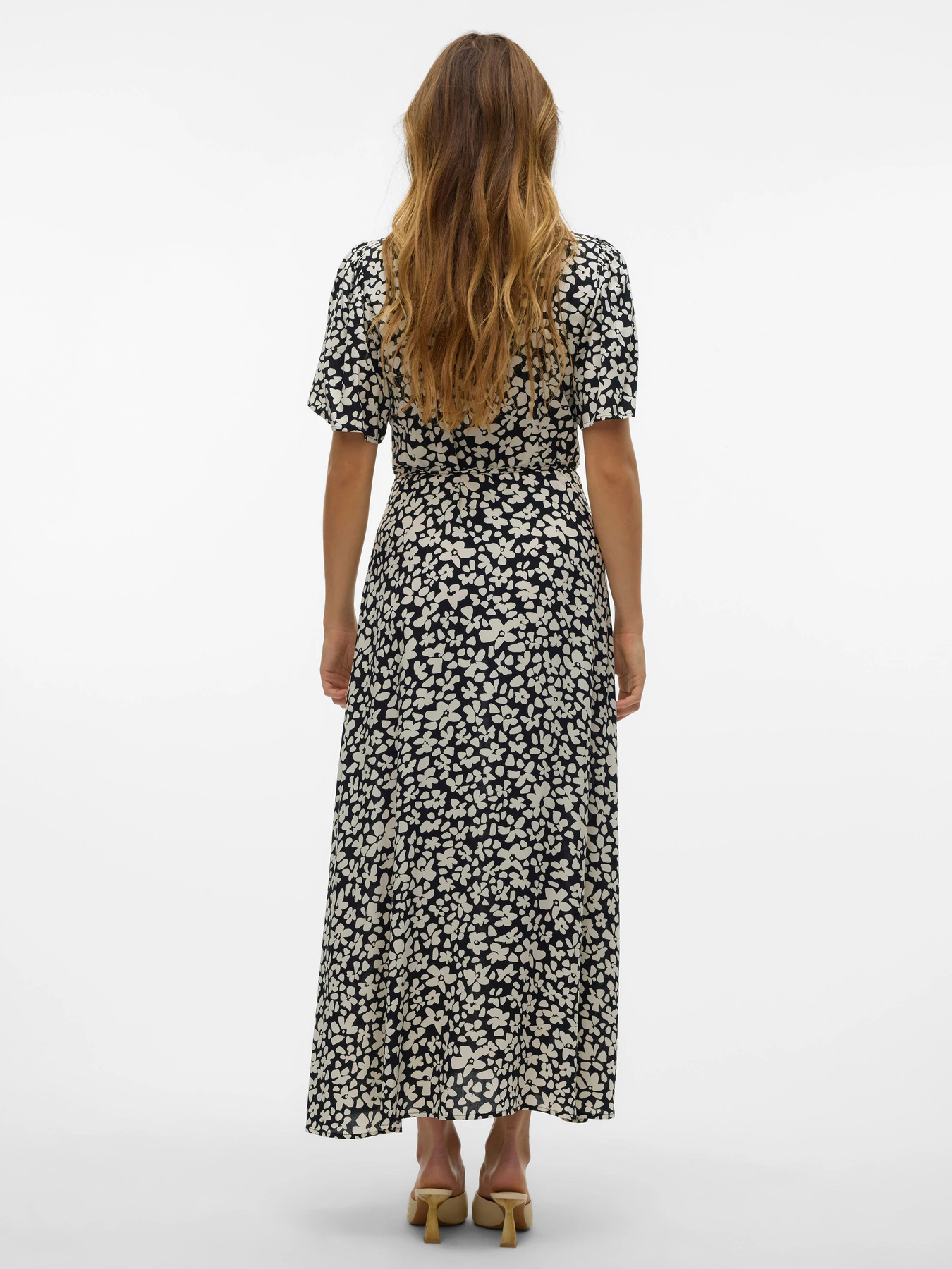 Платья Vero Moda ALBA SS CALF DRESS модель 10330301_Black Sussie Snow White Платья Vero Moda ALBA SS CALF DRESS модель 10330301_Black Sussie Snow White Фото
