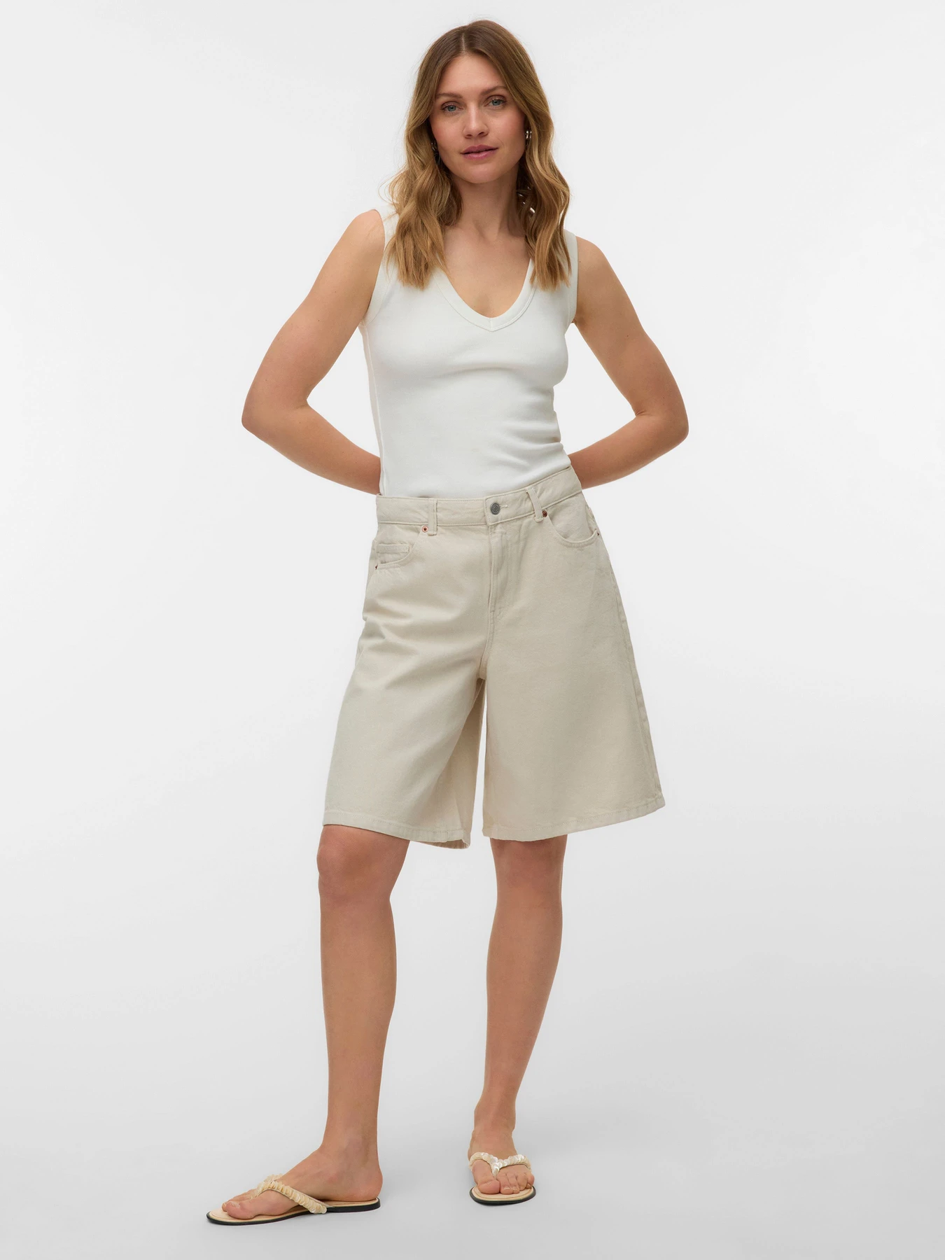 Шорты Vero Moda HADLEY MR BERMUDA DENIM  SHORT модель 10342092_Ecru Фото