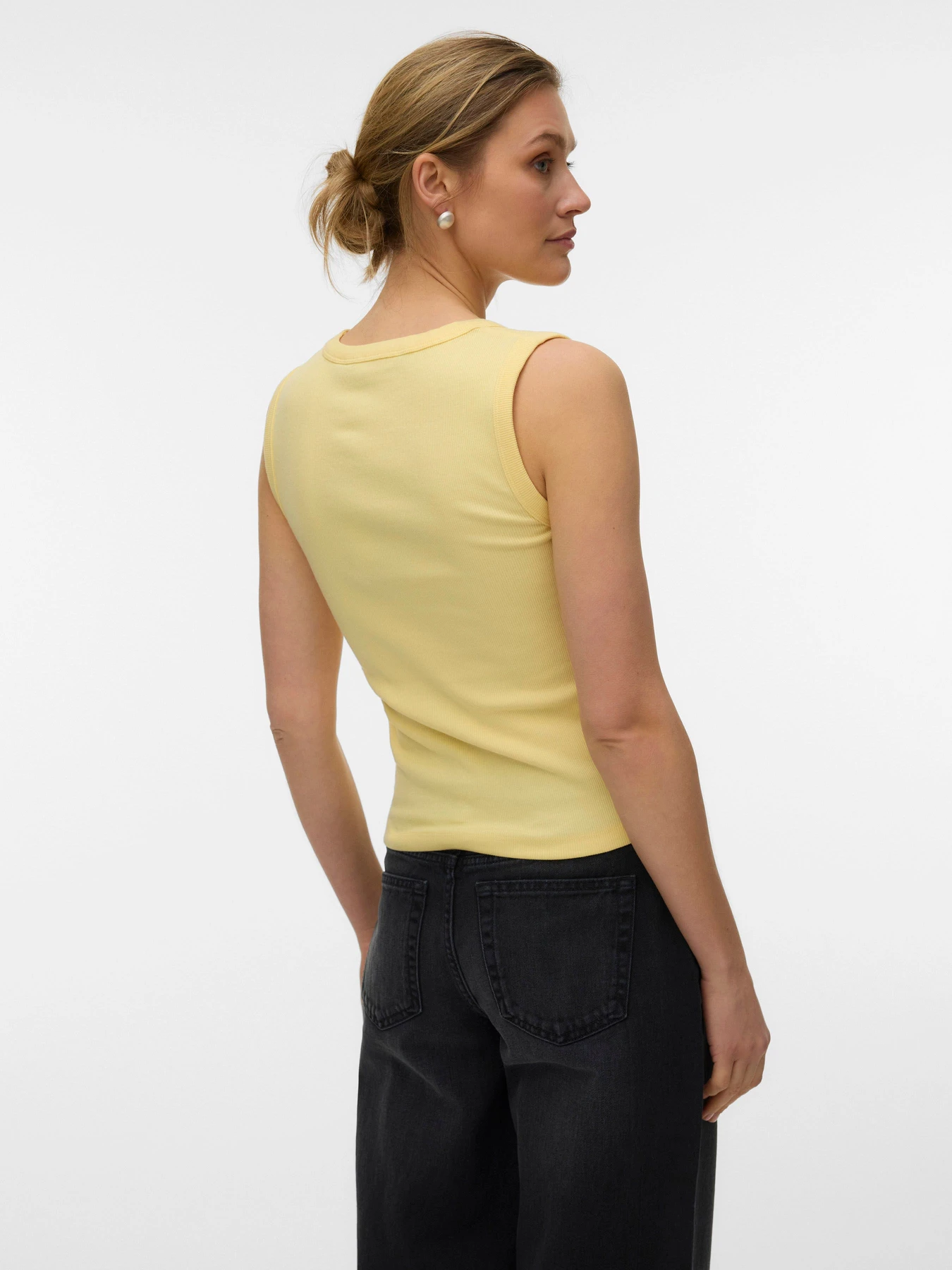 Футболки и поло Vero Moda CHLOE SHORT DEEP V-NECK TOP модель 10342916_Lemon Meringue Фото