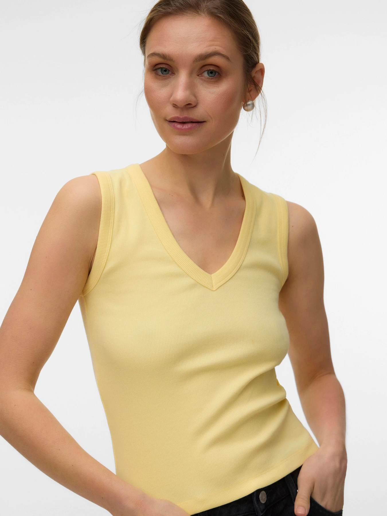 Футболки и поло Vero Moda CHLOE SHORT DEEP V-NECK TOP модель 10342916_Lemon Meringue Фото
