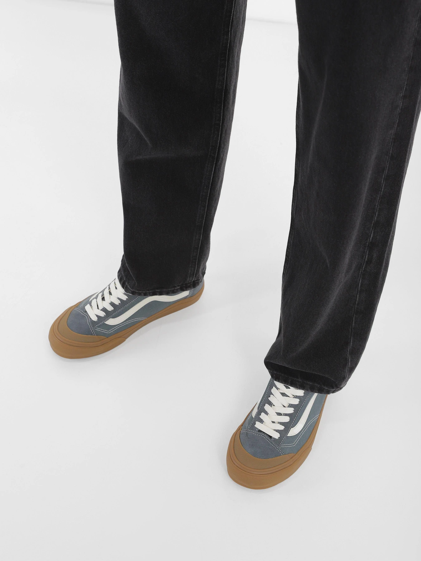 Кеды Vans 136 DECON модель VN0A4BX9G0Z1 Кеды Vans 136 DECON модель VN0A4BX9G0Z1 Фото