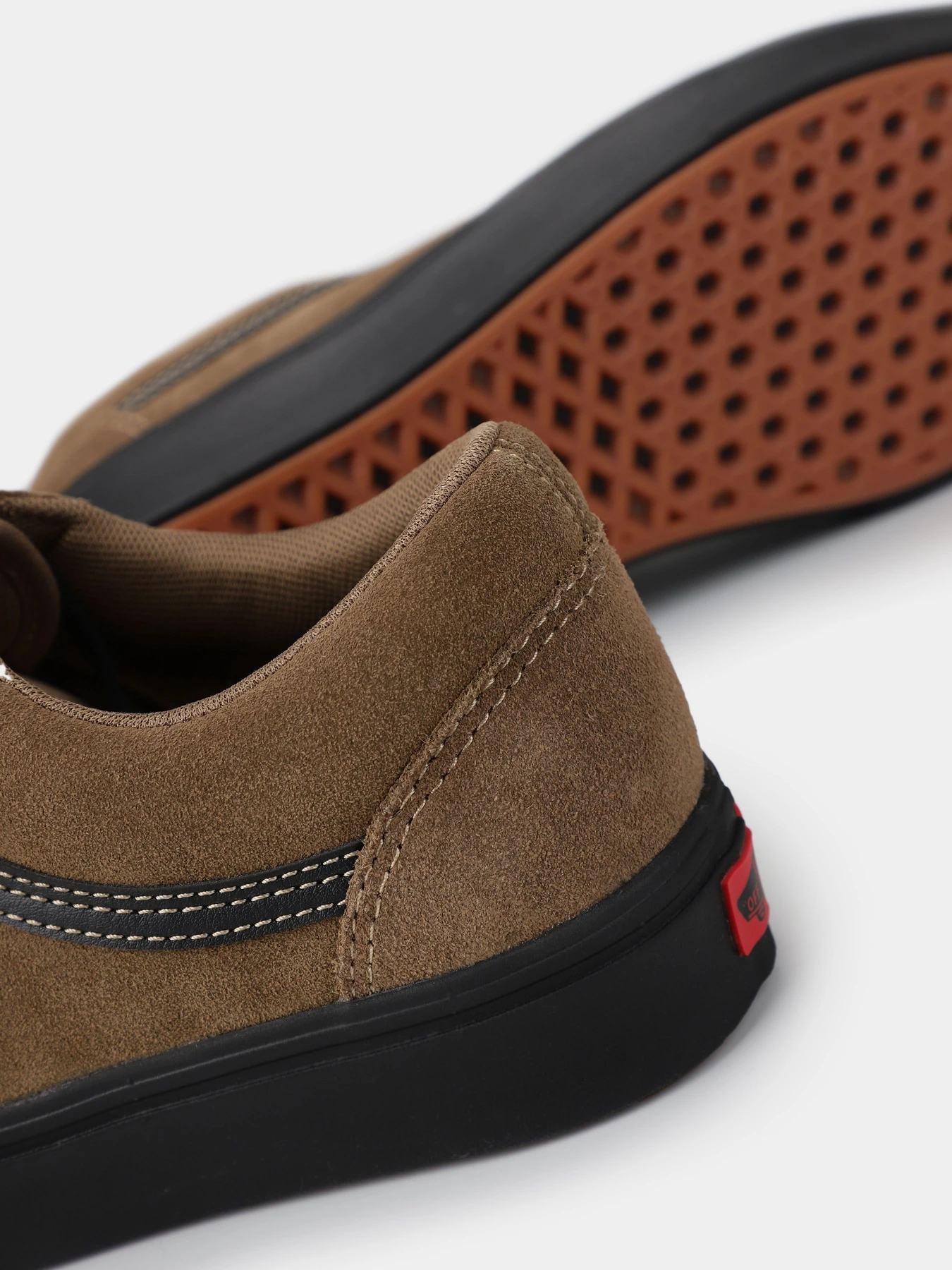 Кеды Vans Old Skool Comfycush Suede модель VN0A3WMABYW1 Кеды Vans Old Skool Comfycush Suede модель VN0A3WMABYW1 Фото